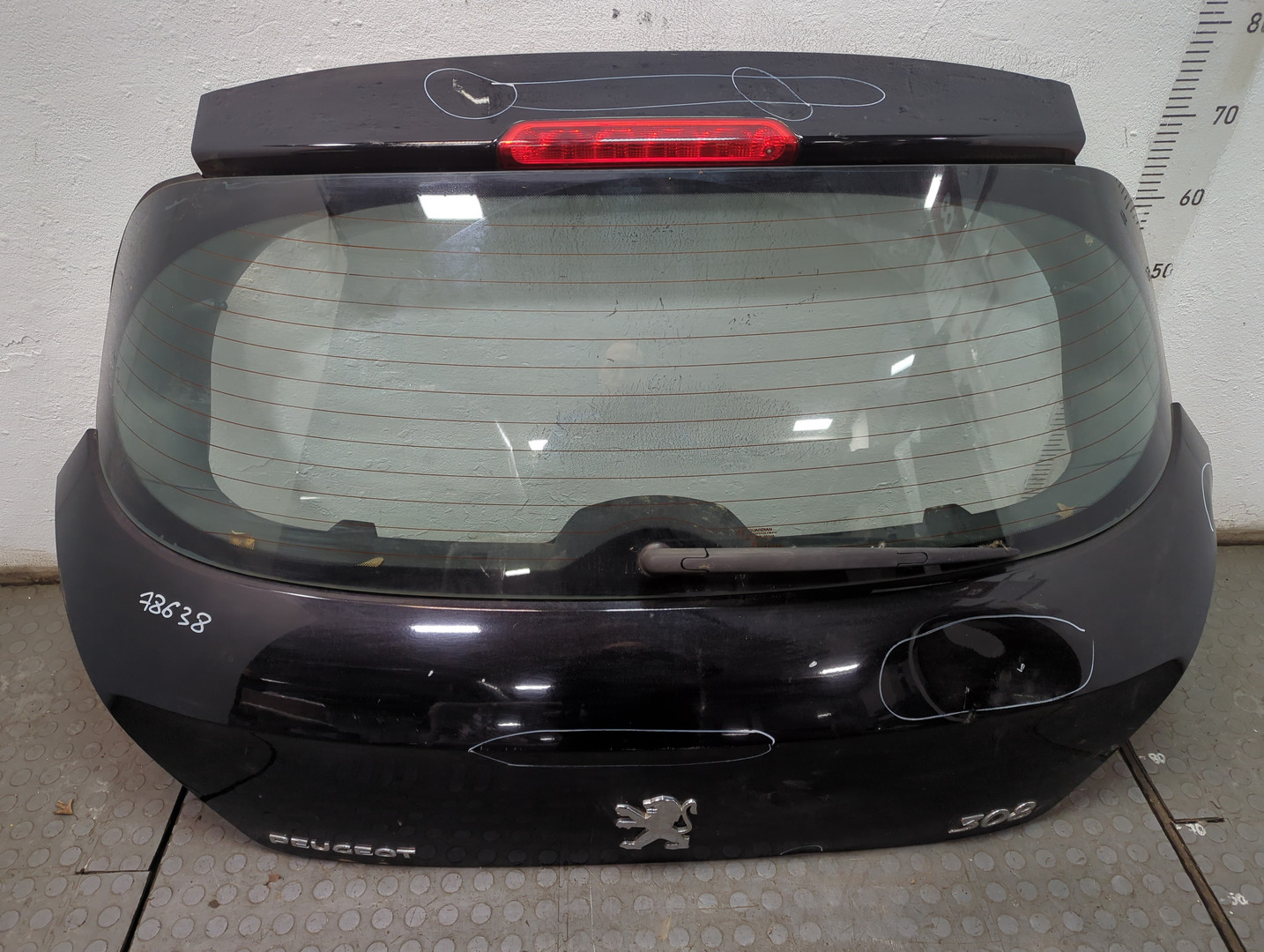 Дверь багажника