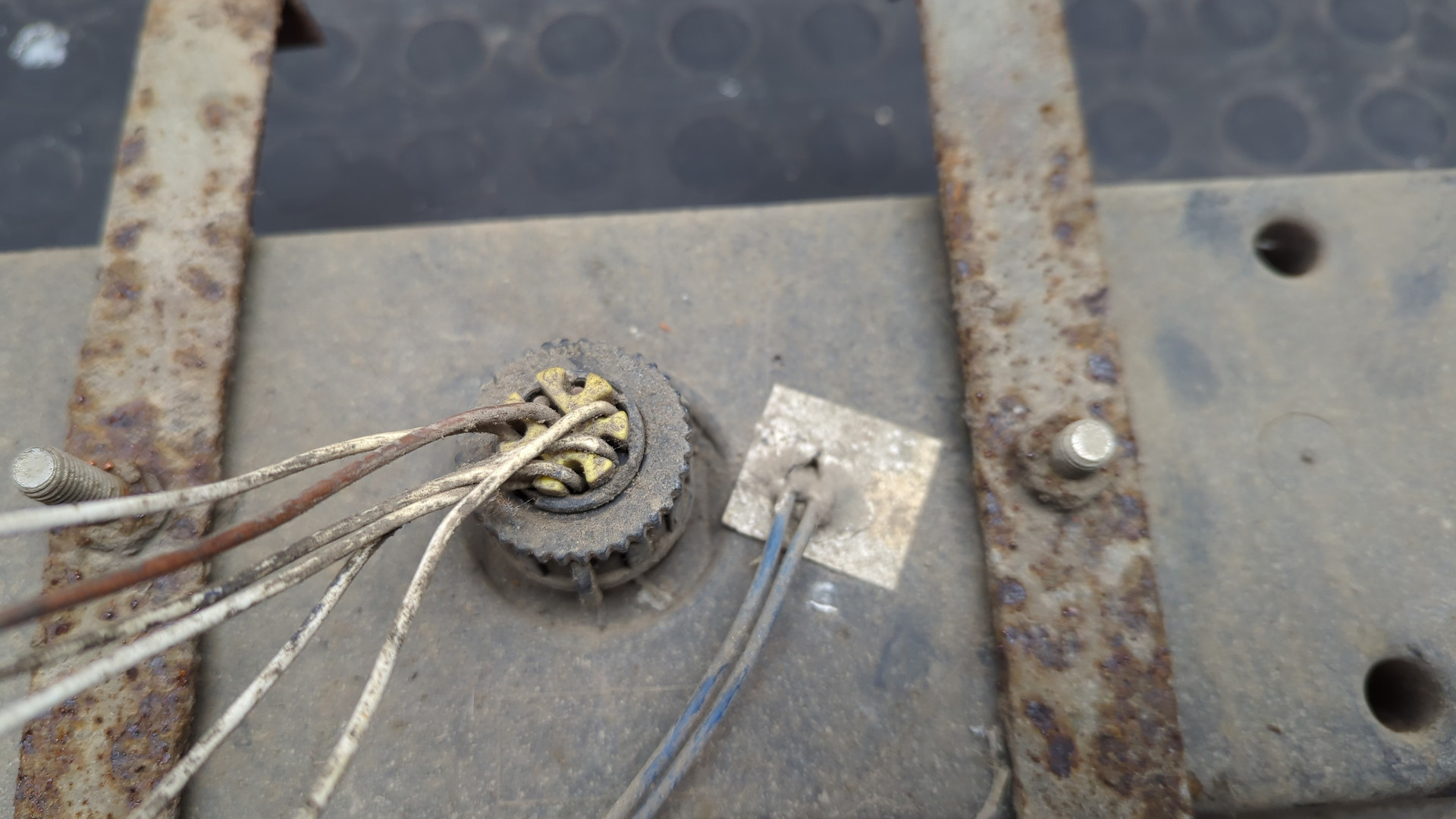 Фонарь задний левый