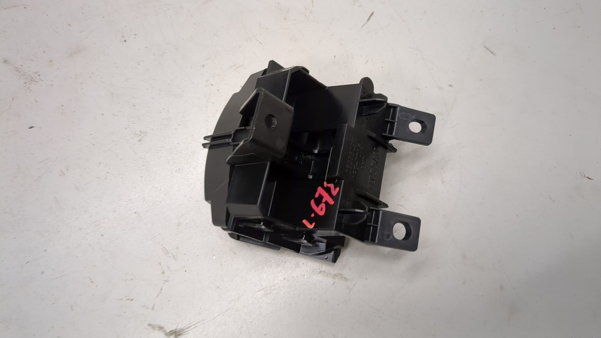 Замок бардачка