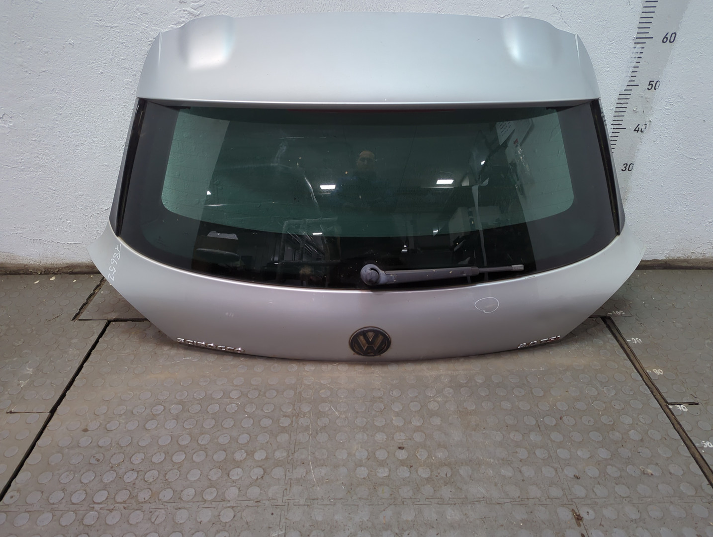 Дверь багажника