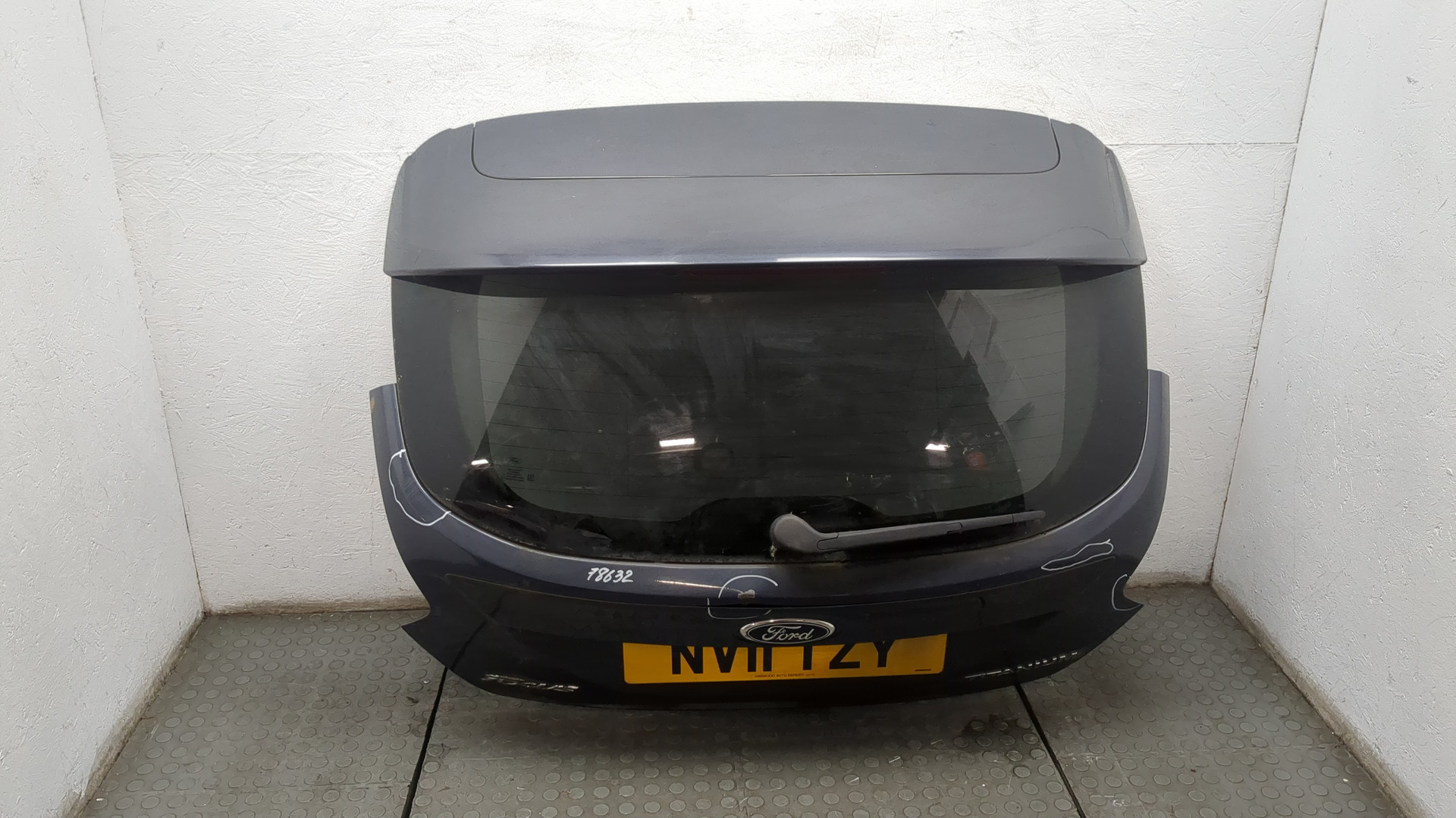 Дверь багажника