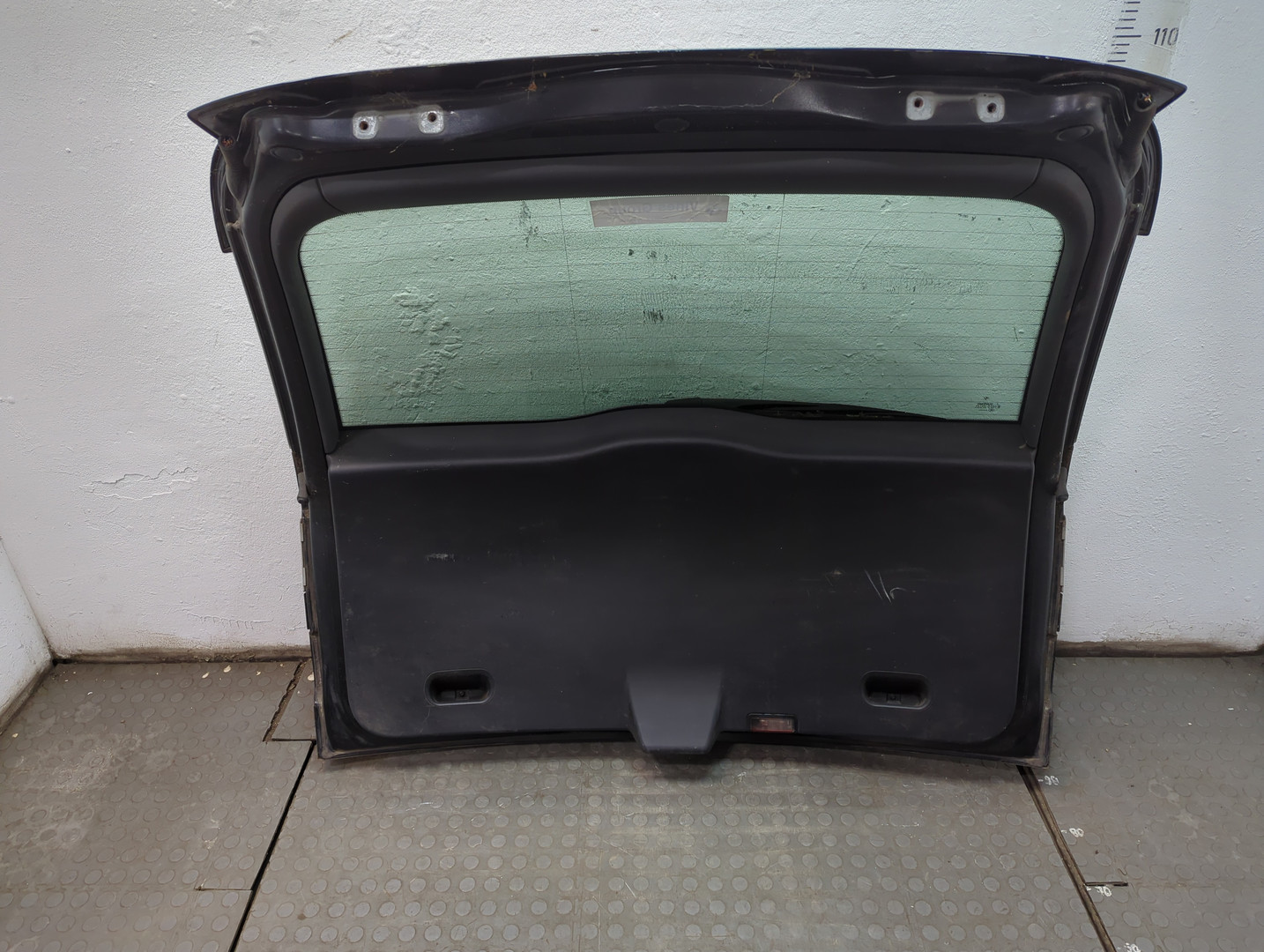 Дверь багажника