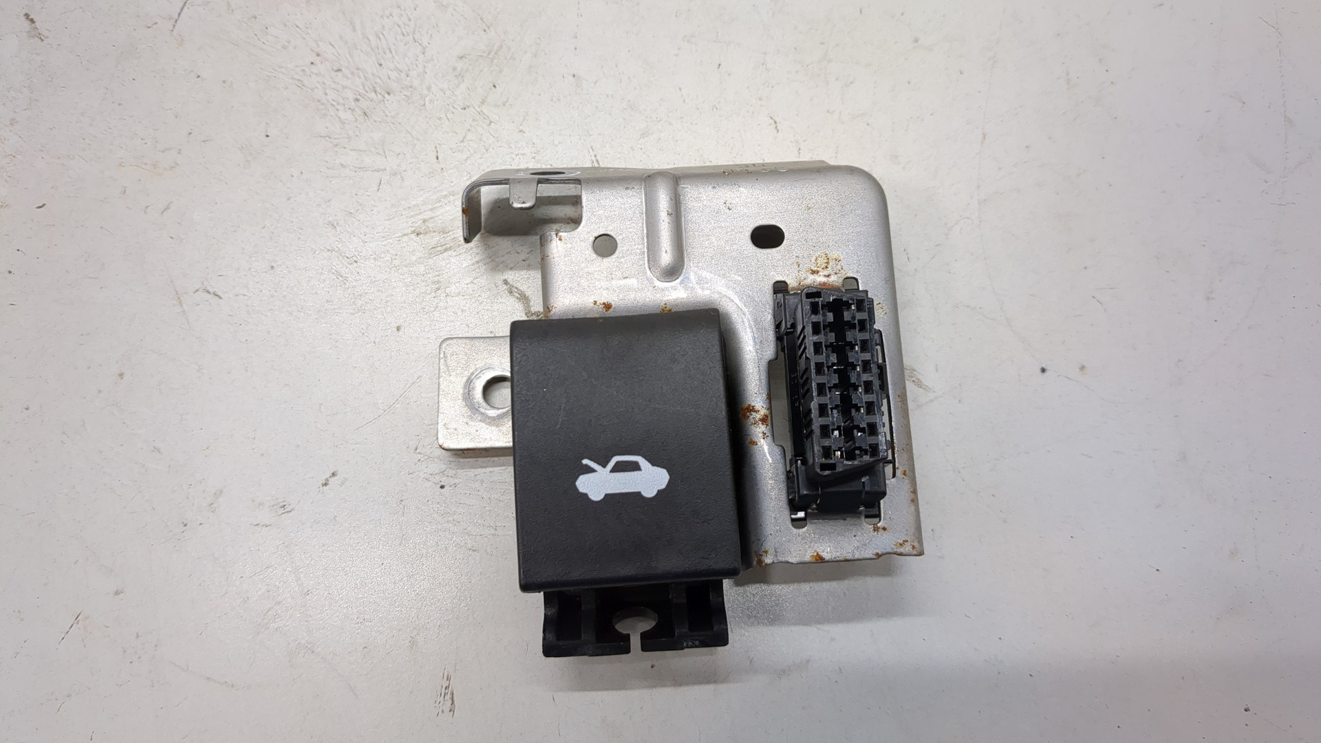 Ручка открывания капота