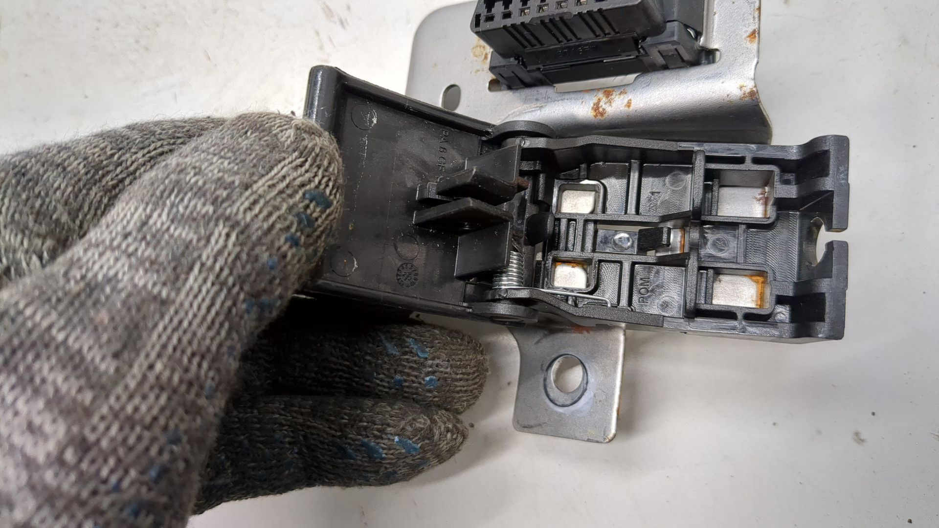 Ручка открывания капота