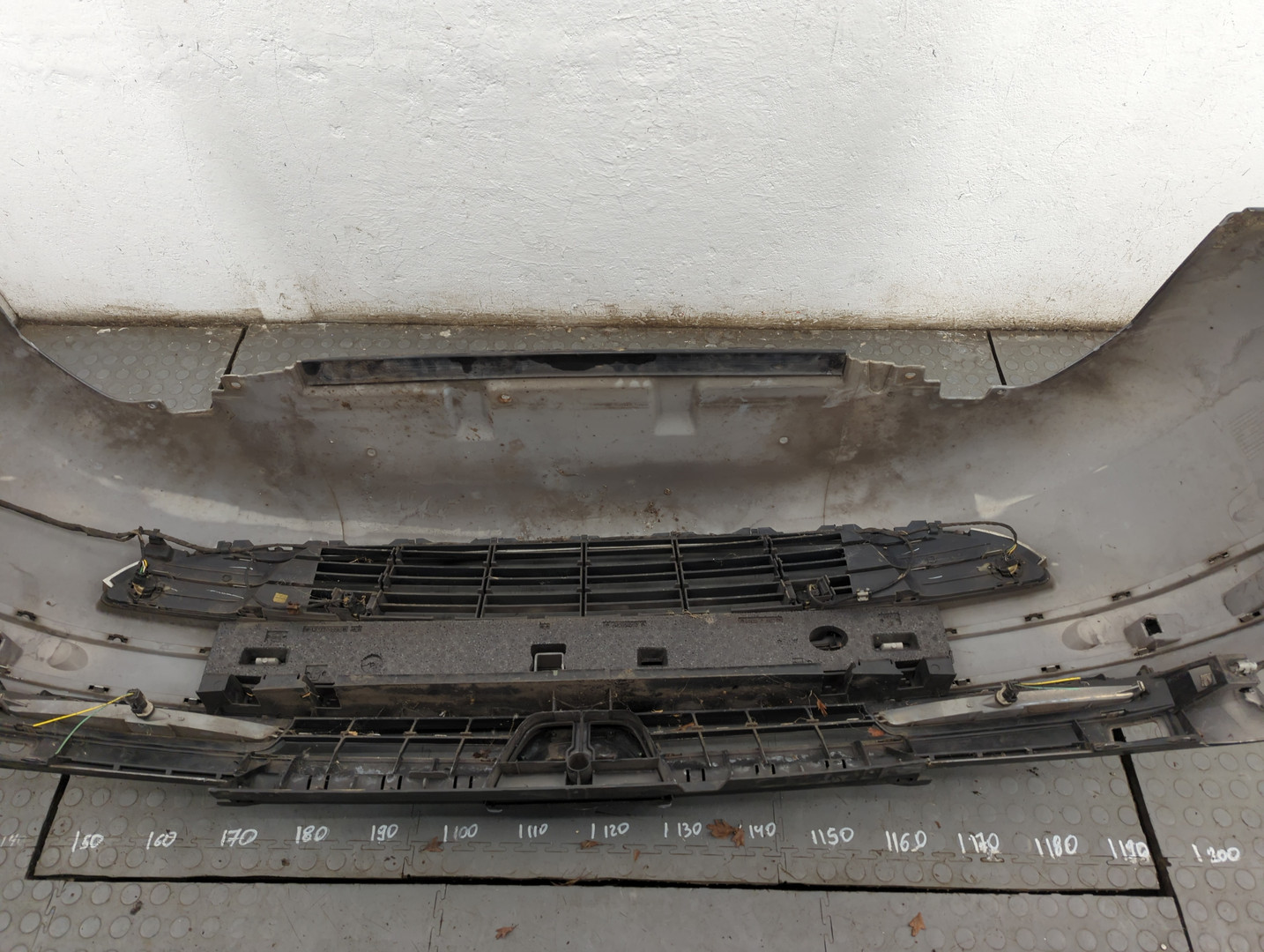 Бампер передний