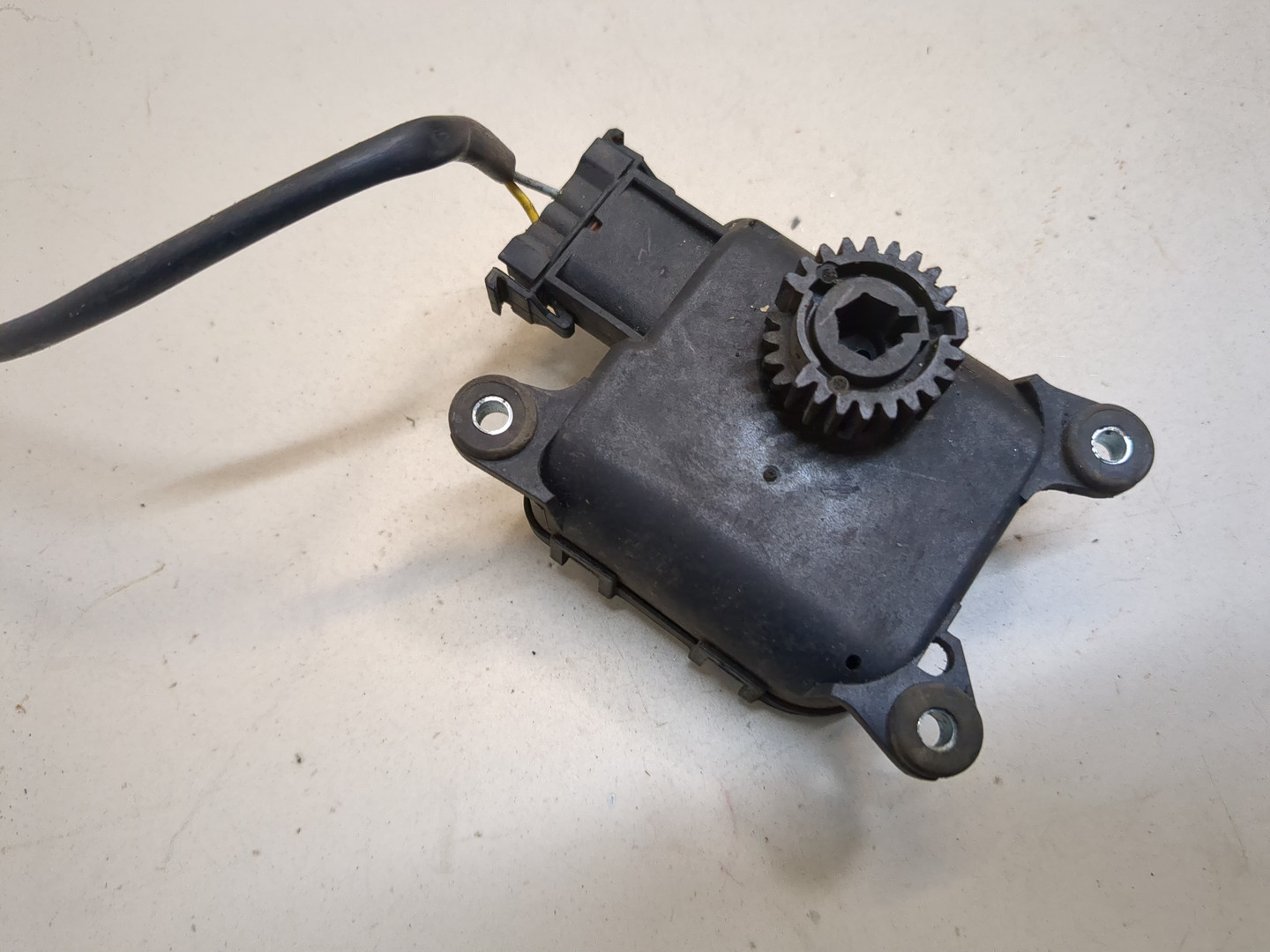 Моторчик заслонки печки