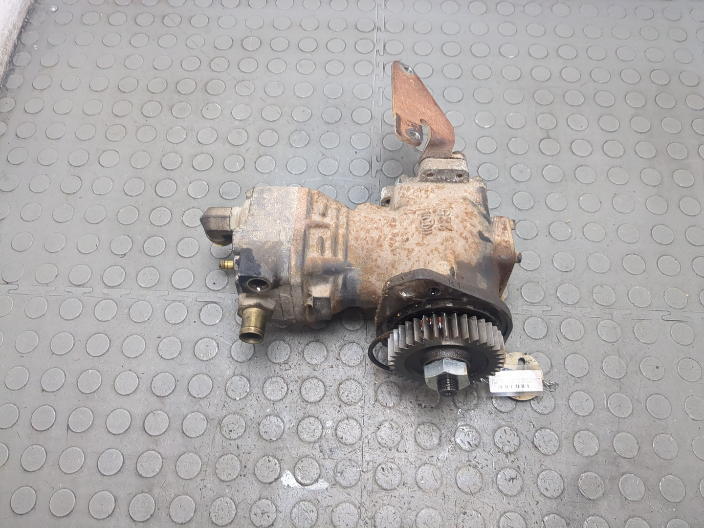 Насос регулировки подвески