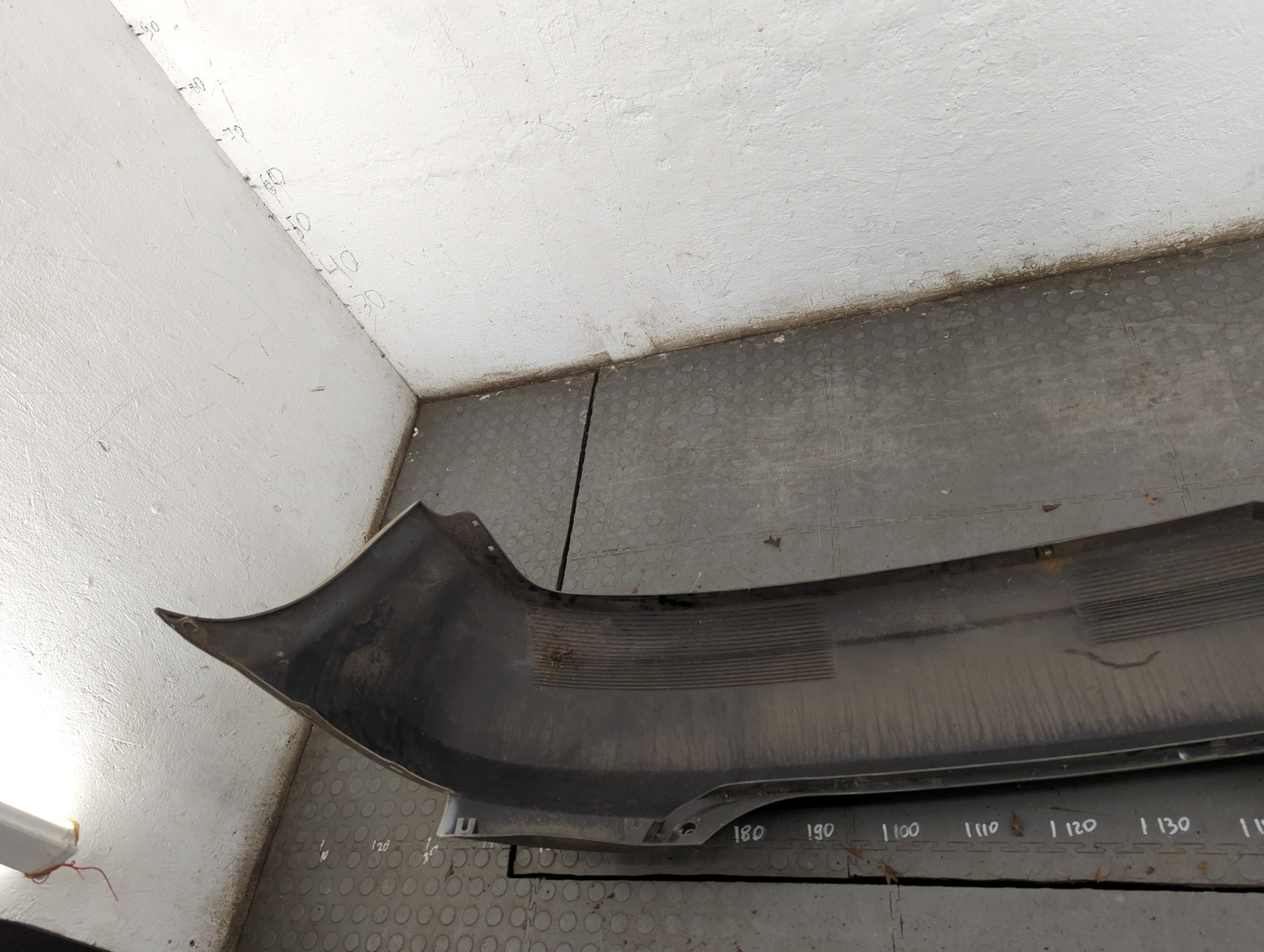 Бампер задний