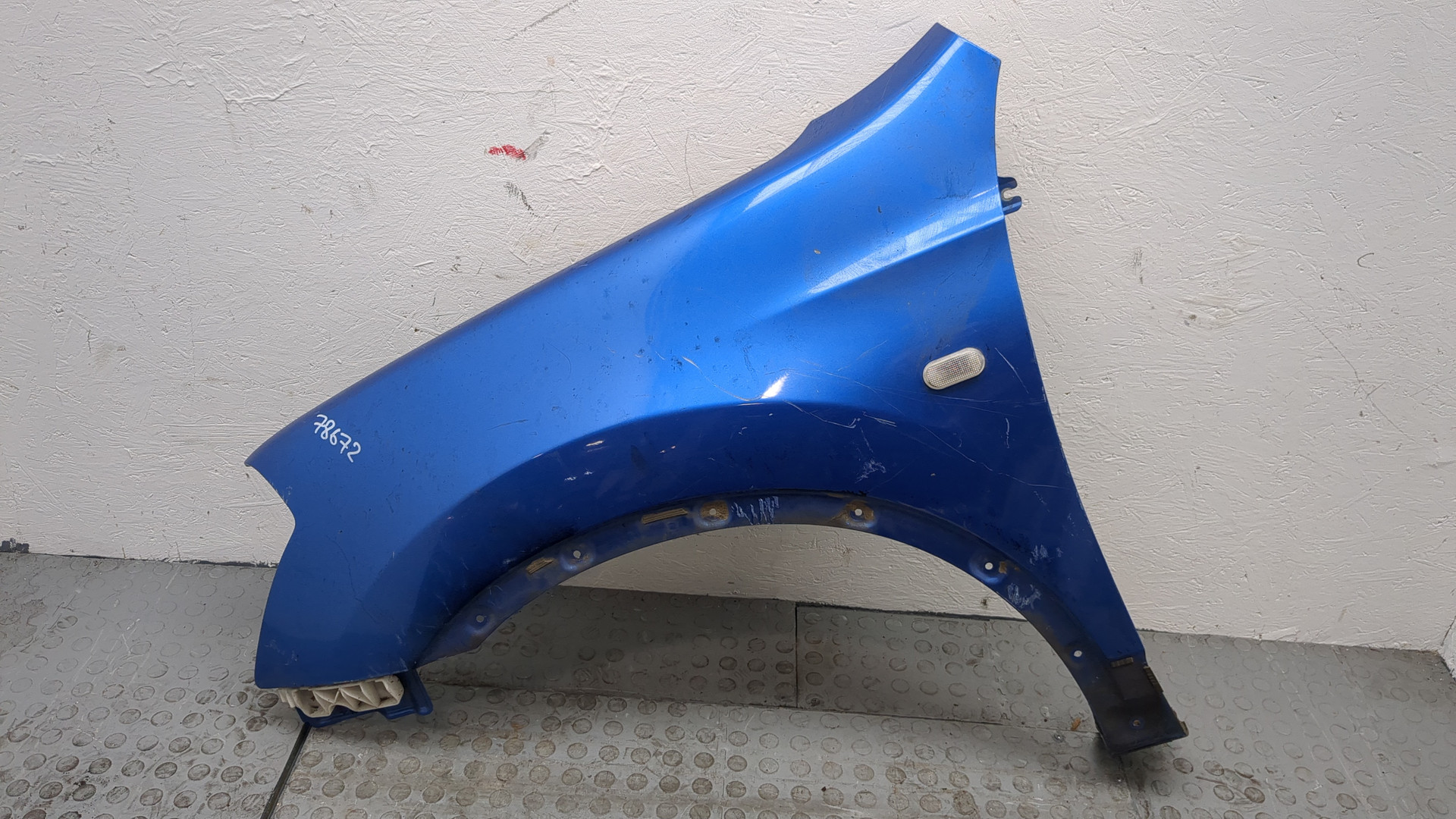 Крыло переднее левое