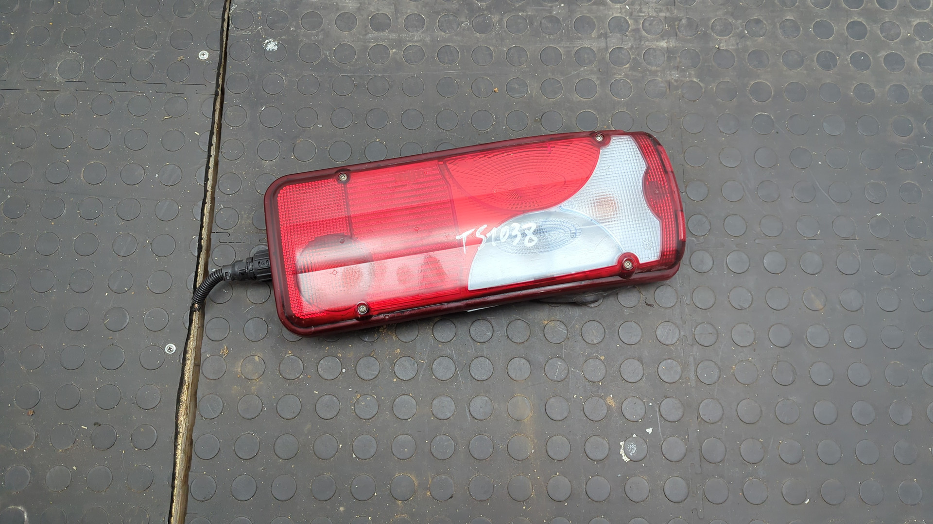 Фонарь задний правый