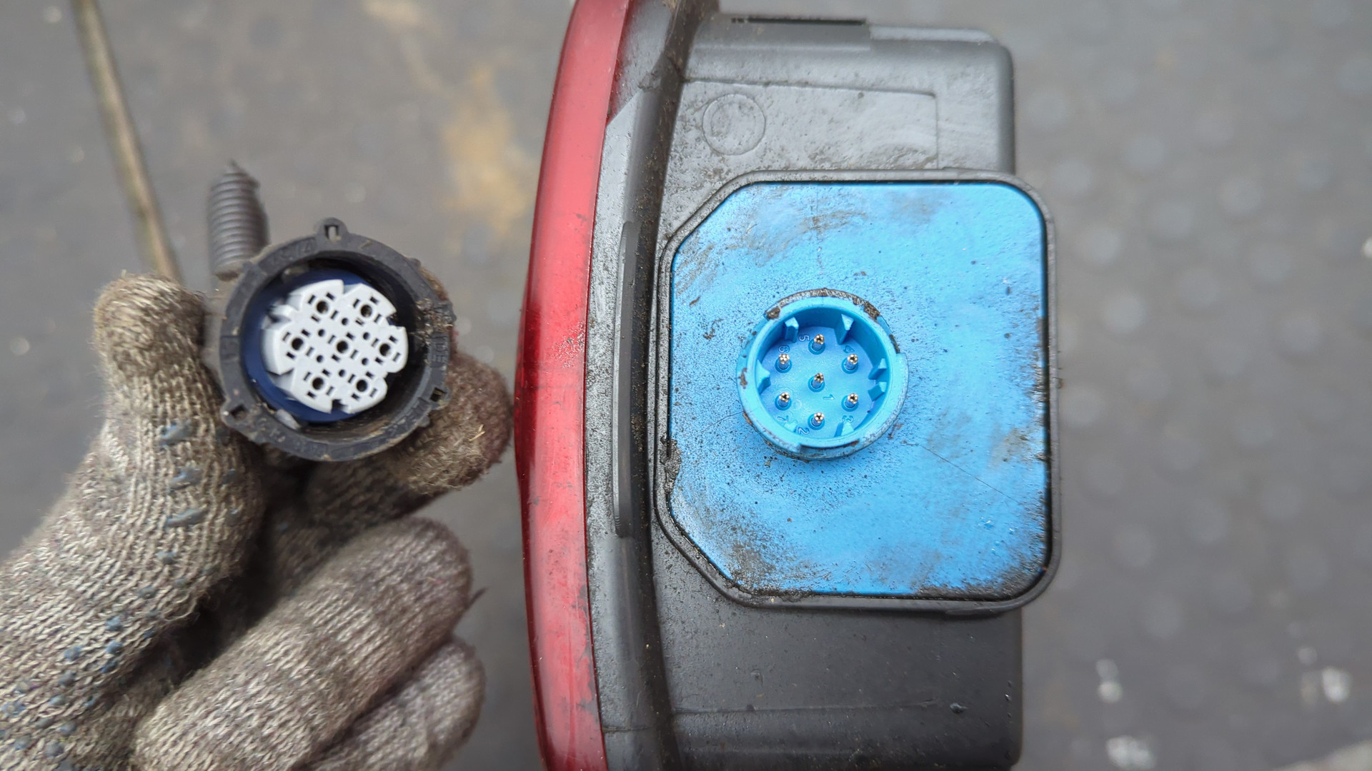 Фонарь задний правый