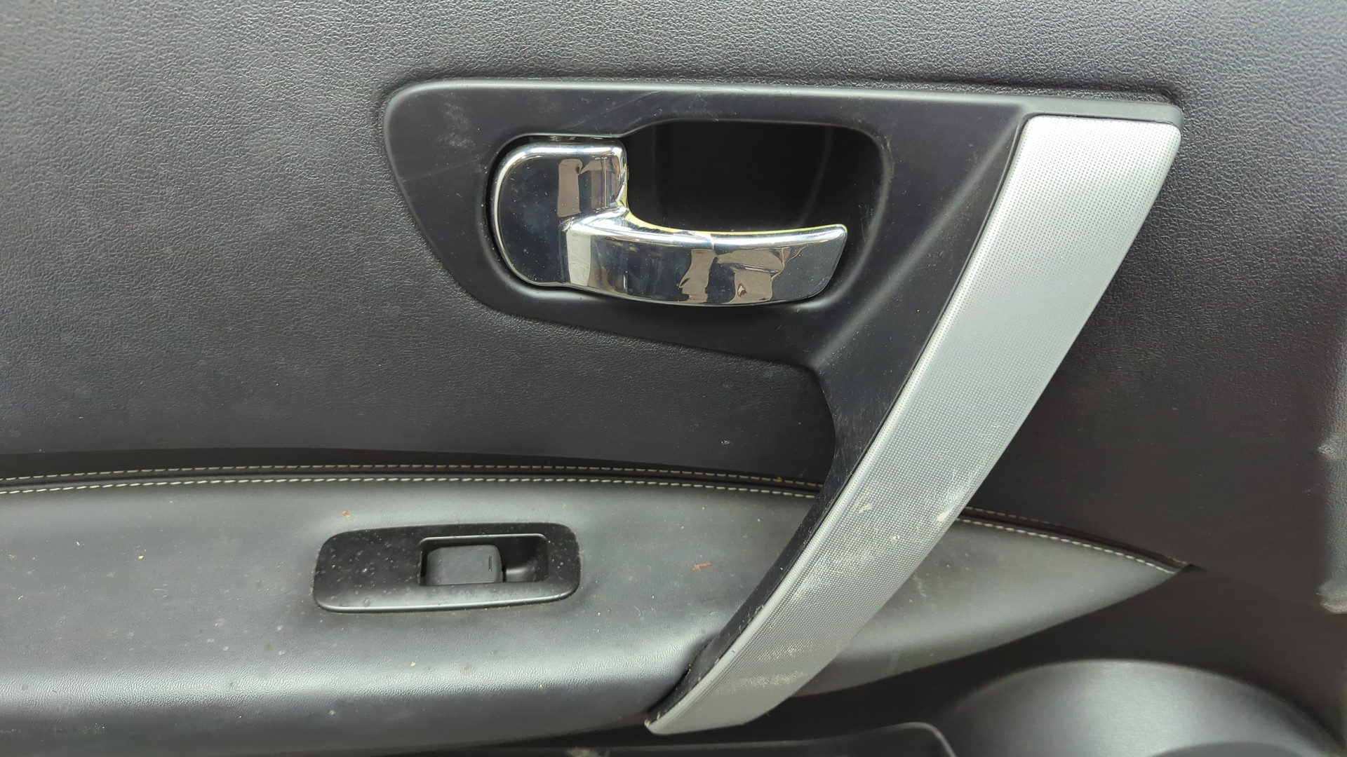 Дверь передняя левая