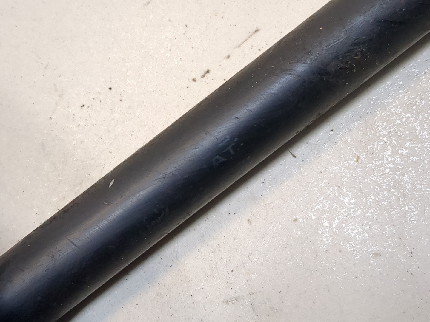 Амортизатор капота