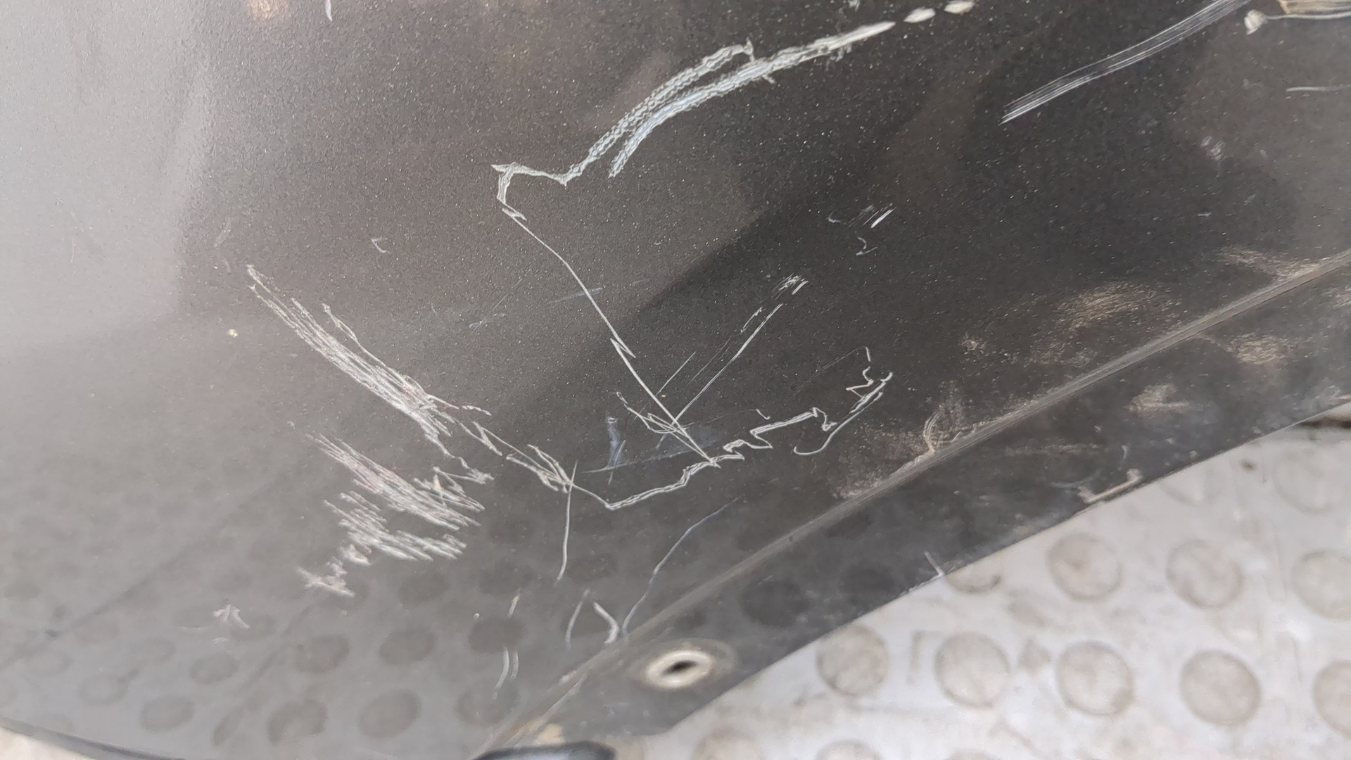 Крыло переднее левое