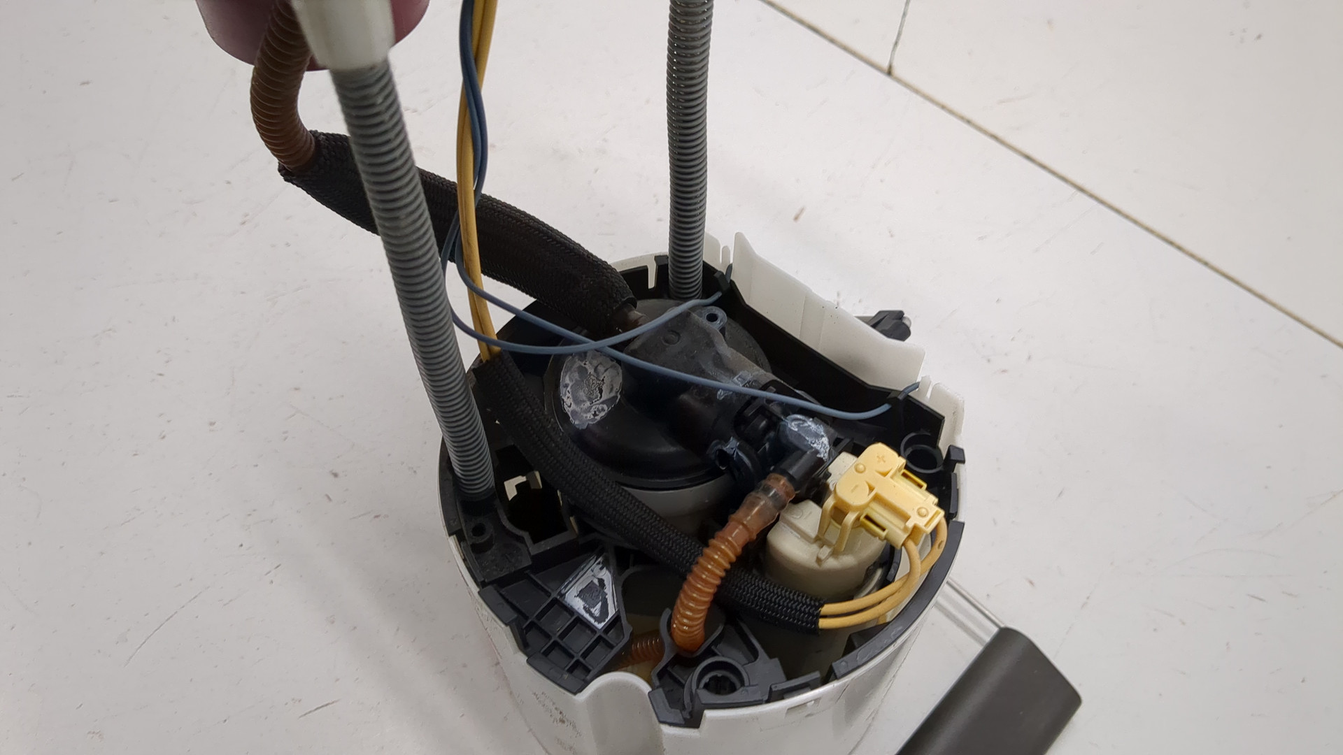 Насос топливный электрический