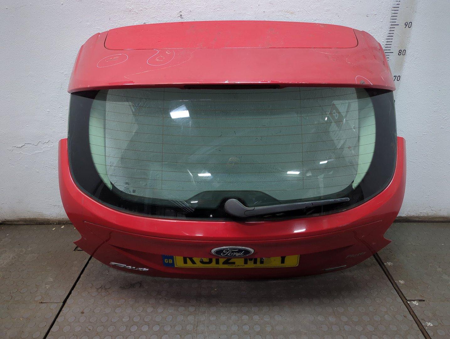 Дверь багажника