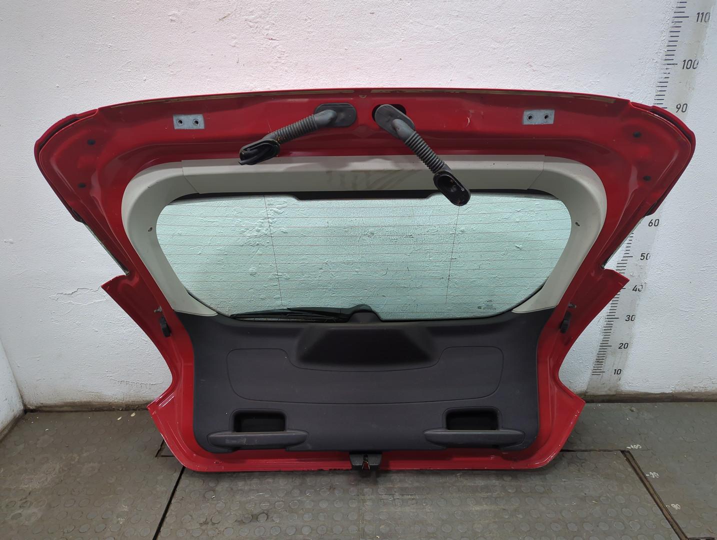 Дверь багажника