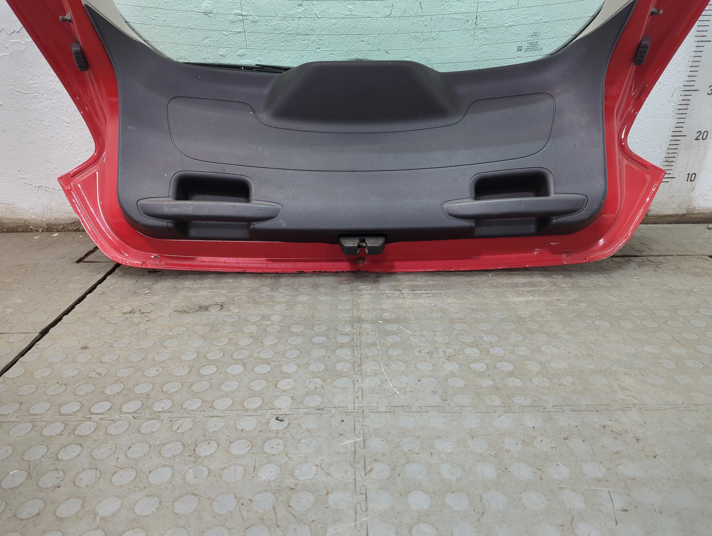 Дверь багажника