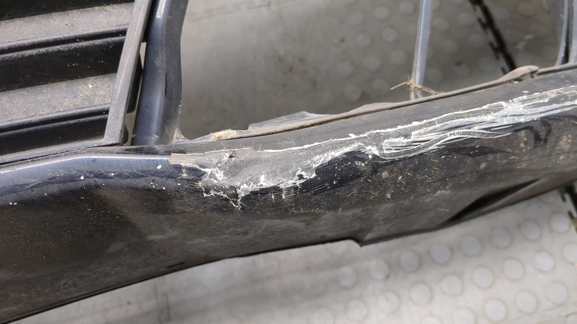 Бампер передний