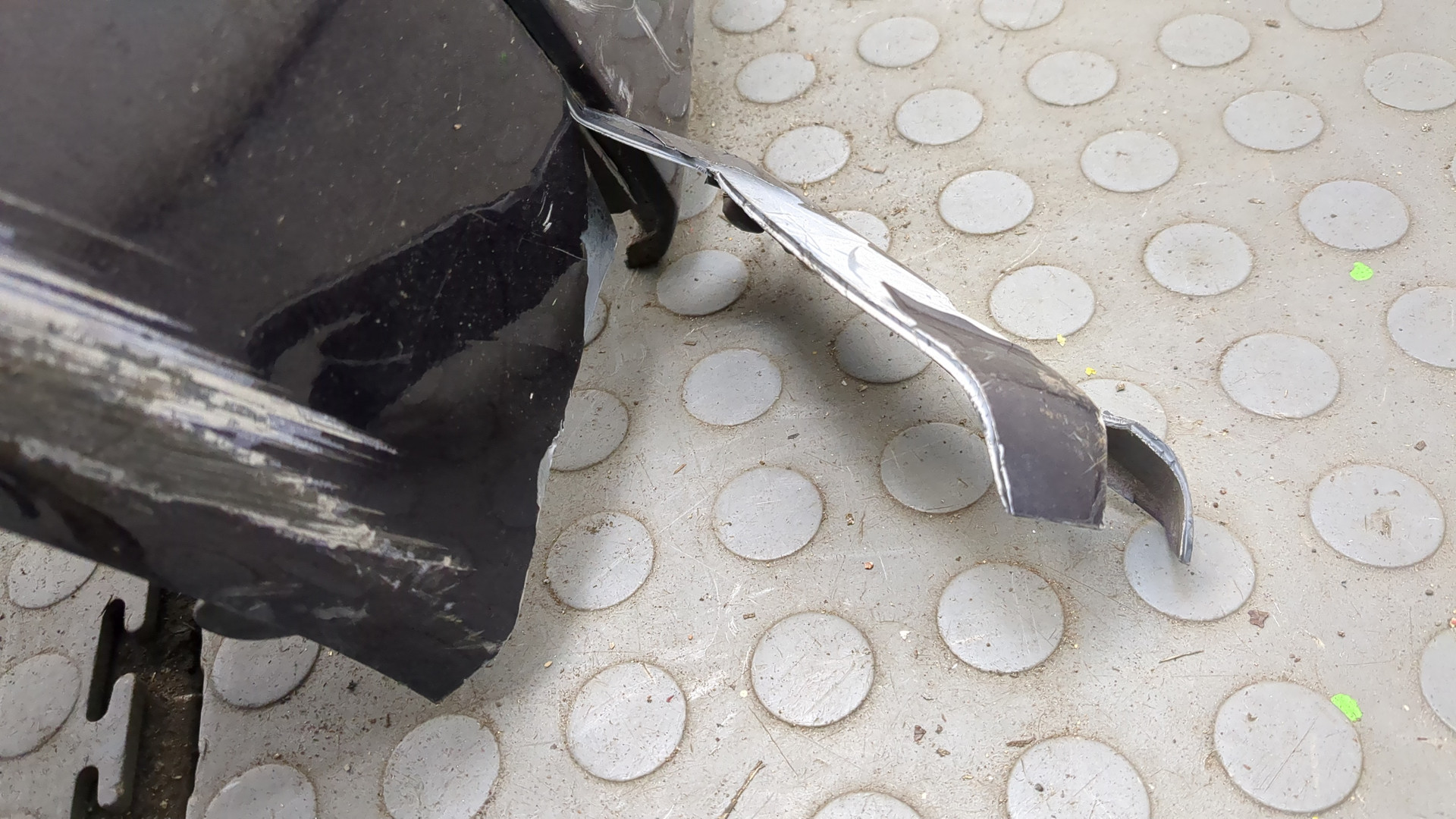 Бампер передний