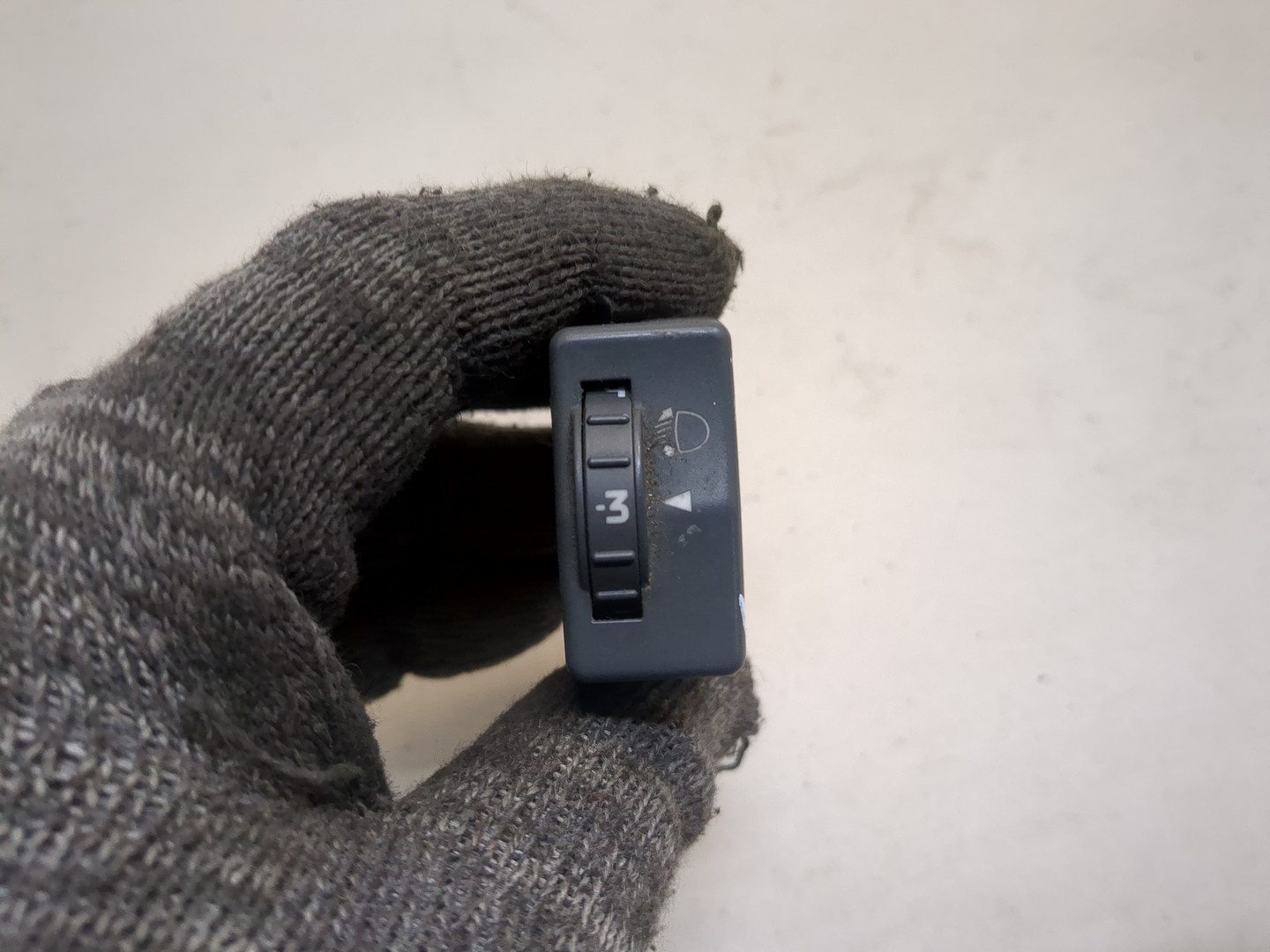 Кнопка корректора фар