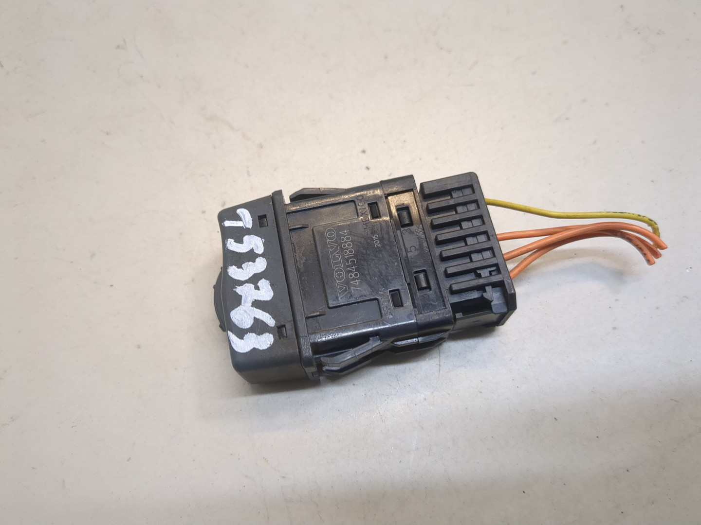 Кнопка корректора фар