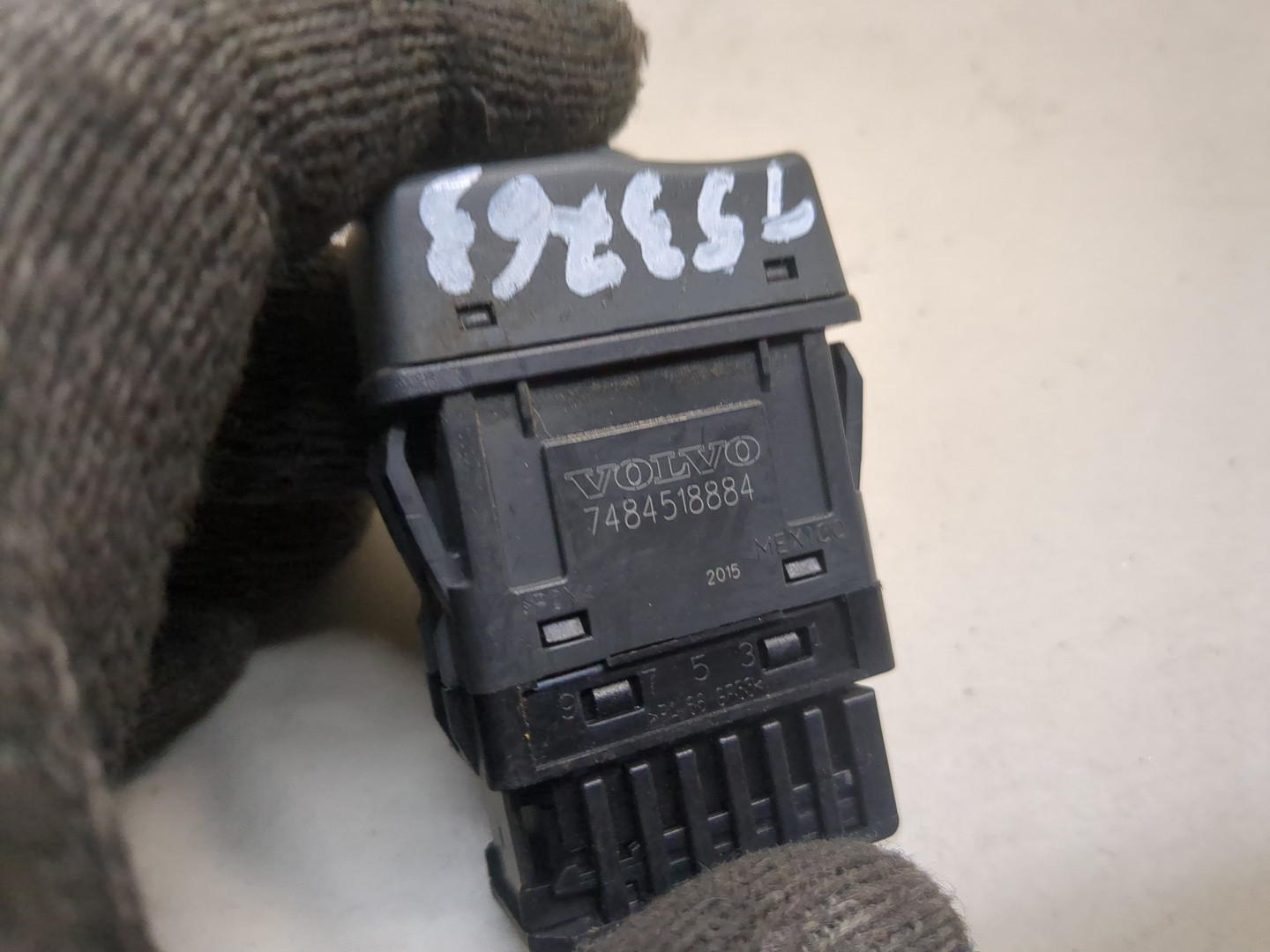 Кнопка корректора фар