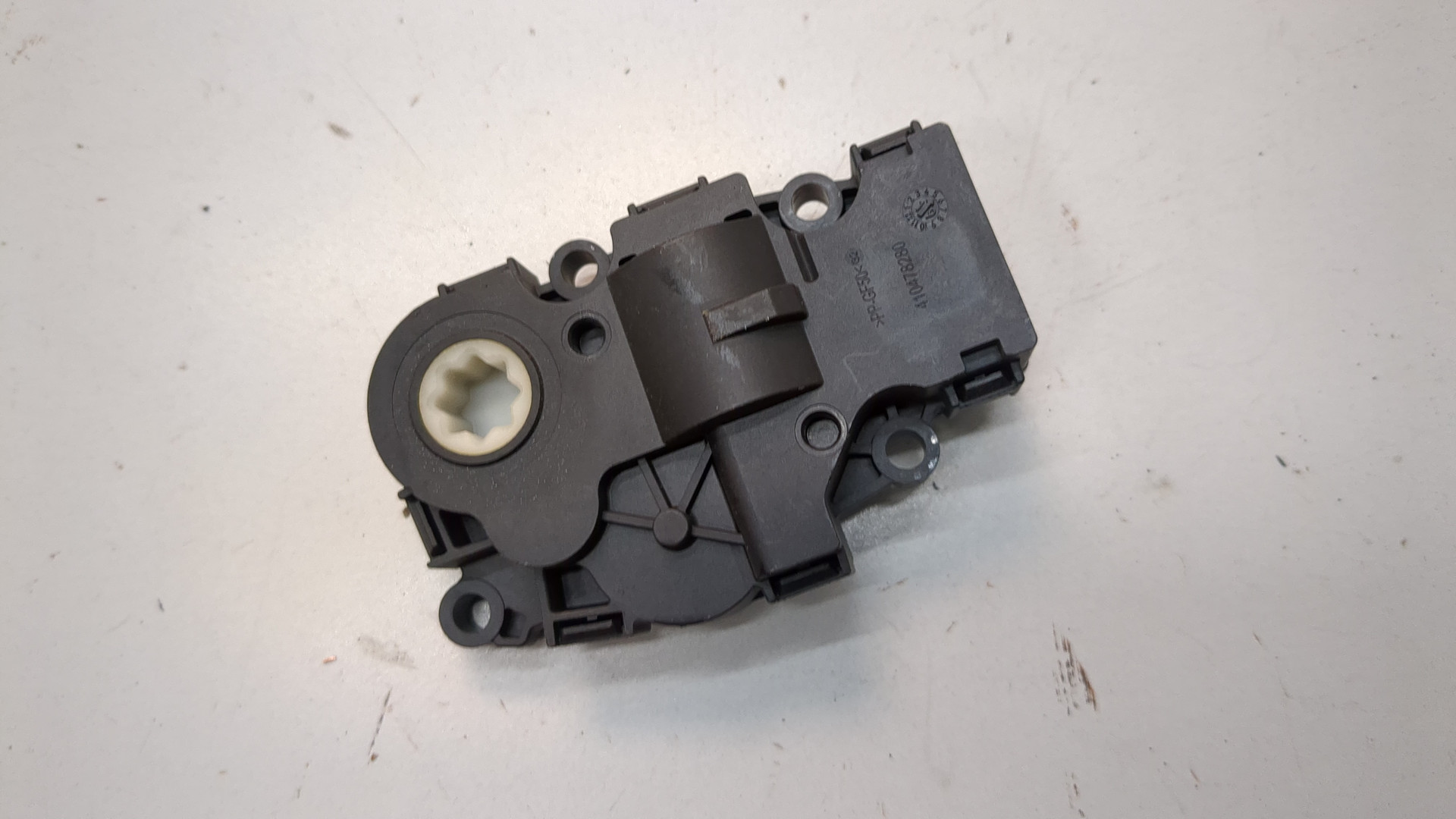 Моторчик заслонки печки