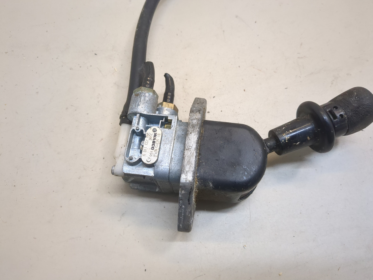 Рычаг стояночного тормоза