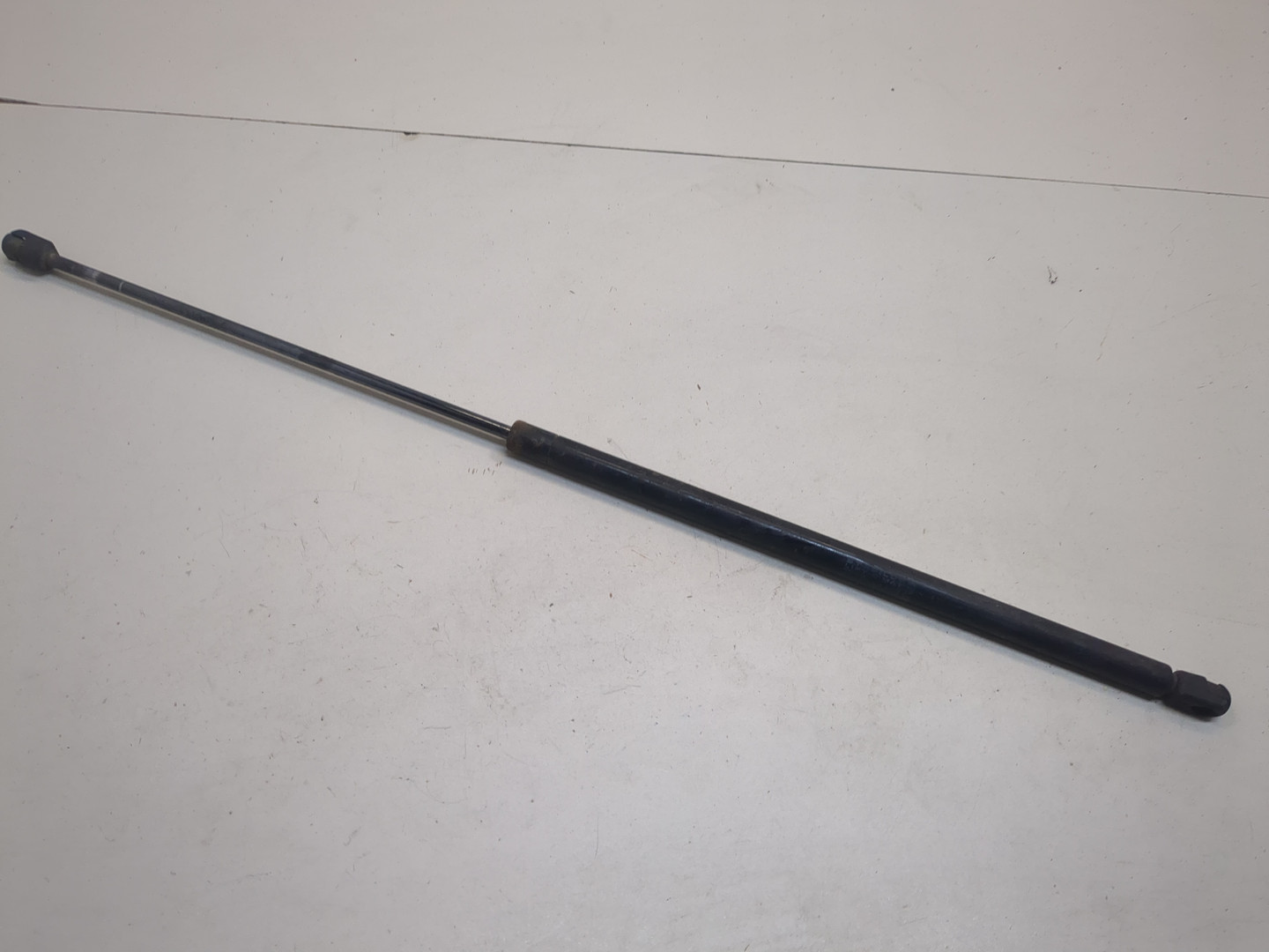 Амортизатор капота