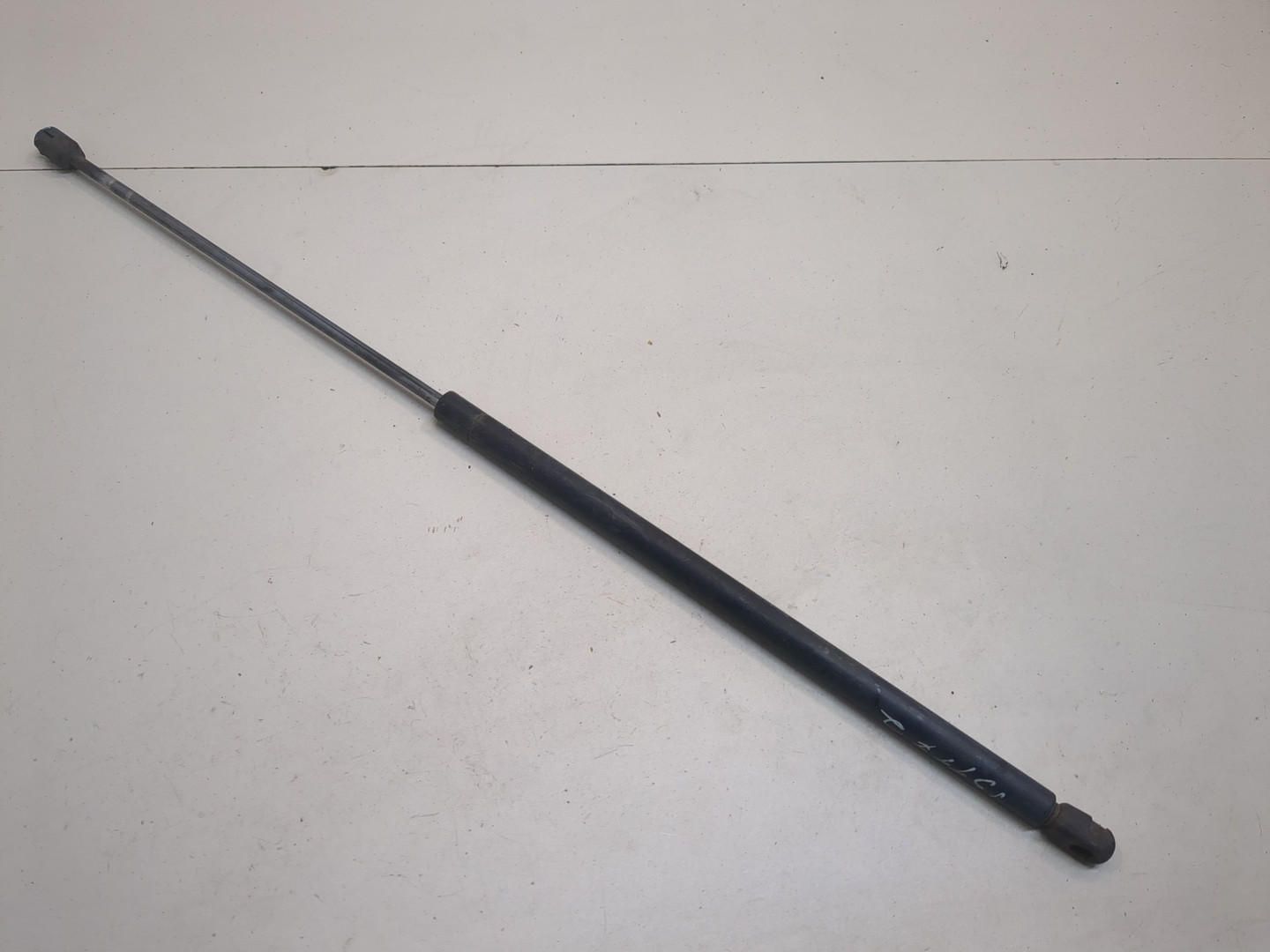 Амортизатор капота