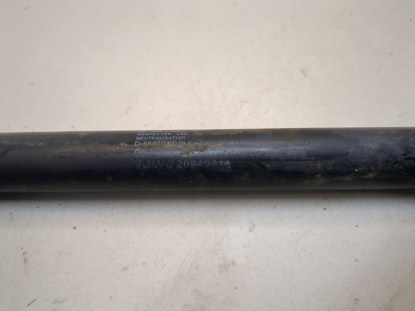 Амортизатор капота