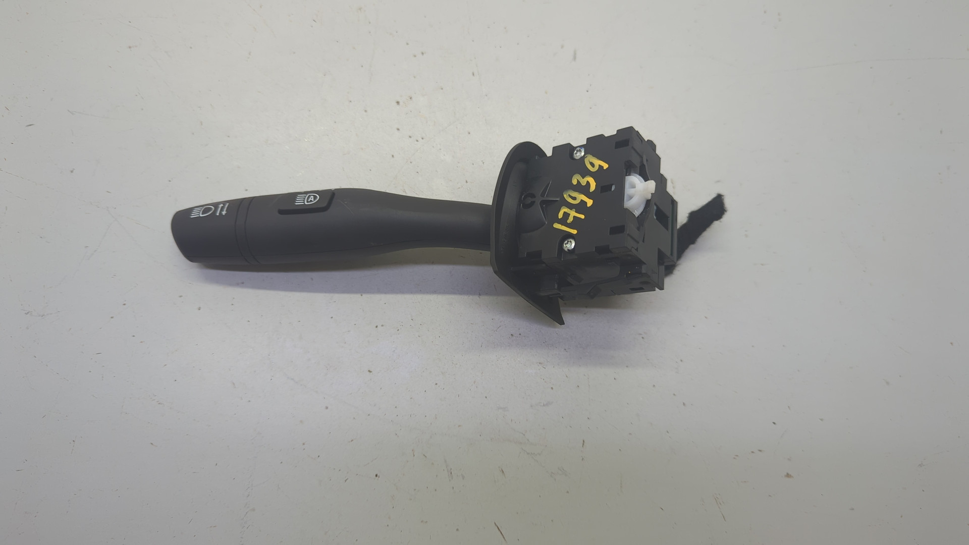 Переключатель поворотов подрулевой