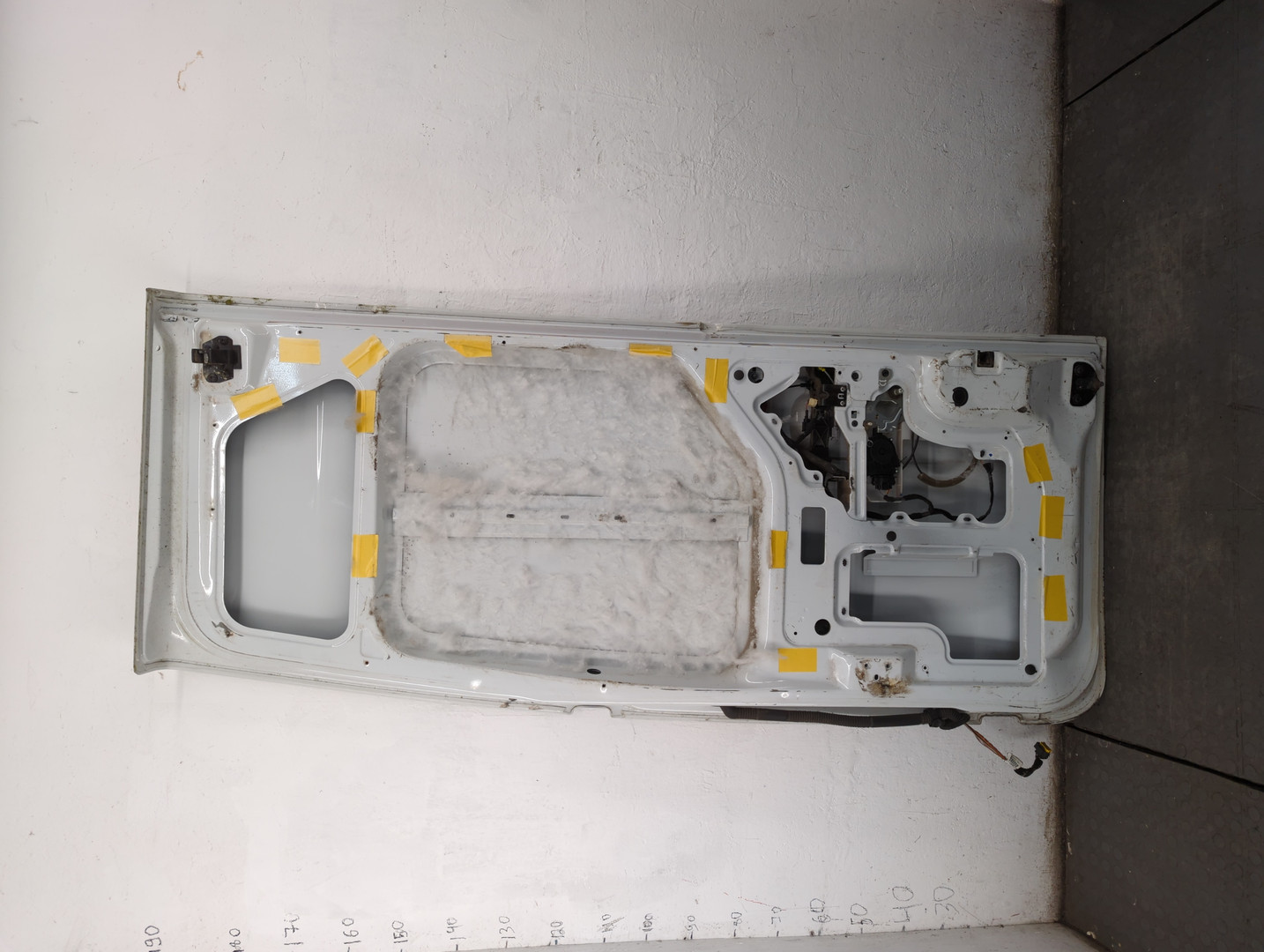 Дверь багажника правая