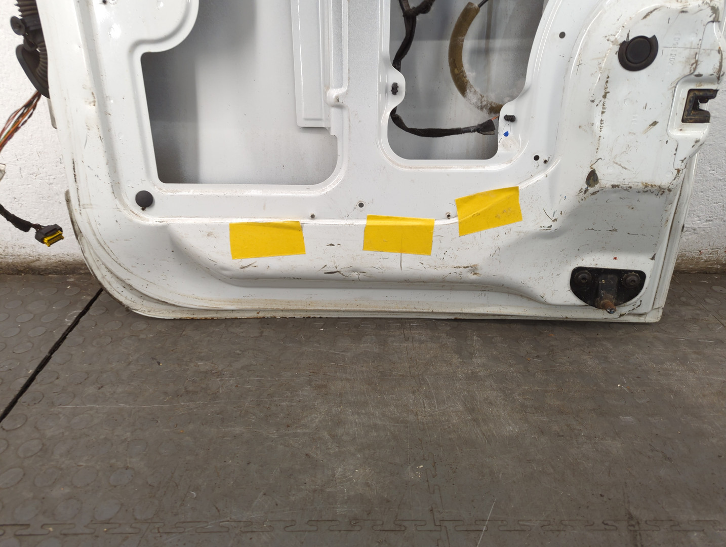 Дверь багажника правая