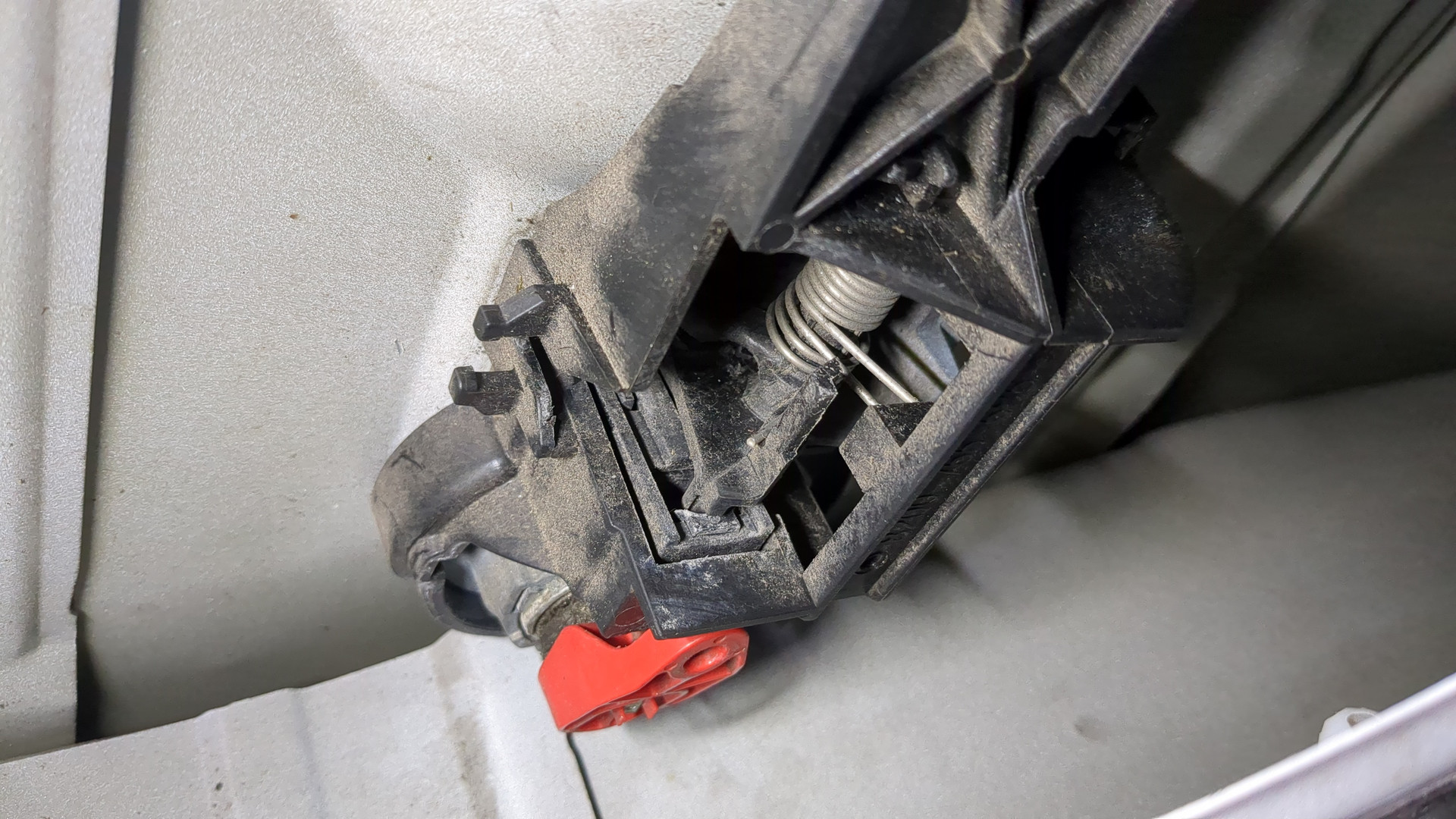 Дверь передняя левая