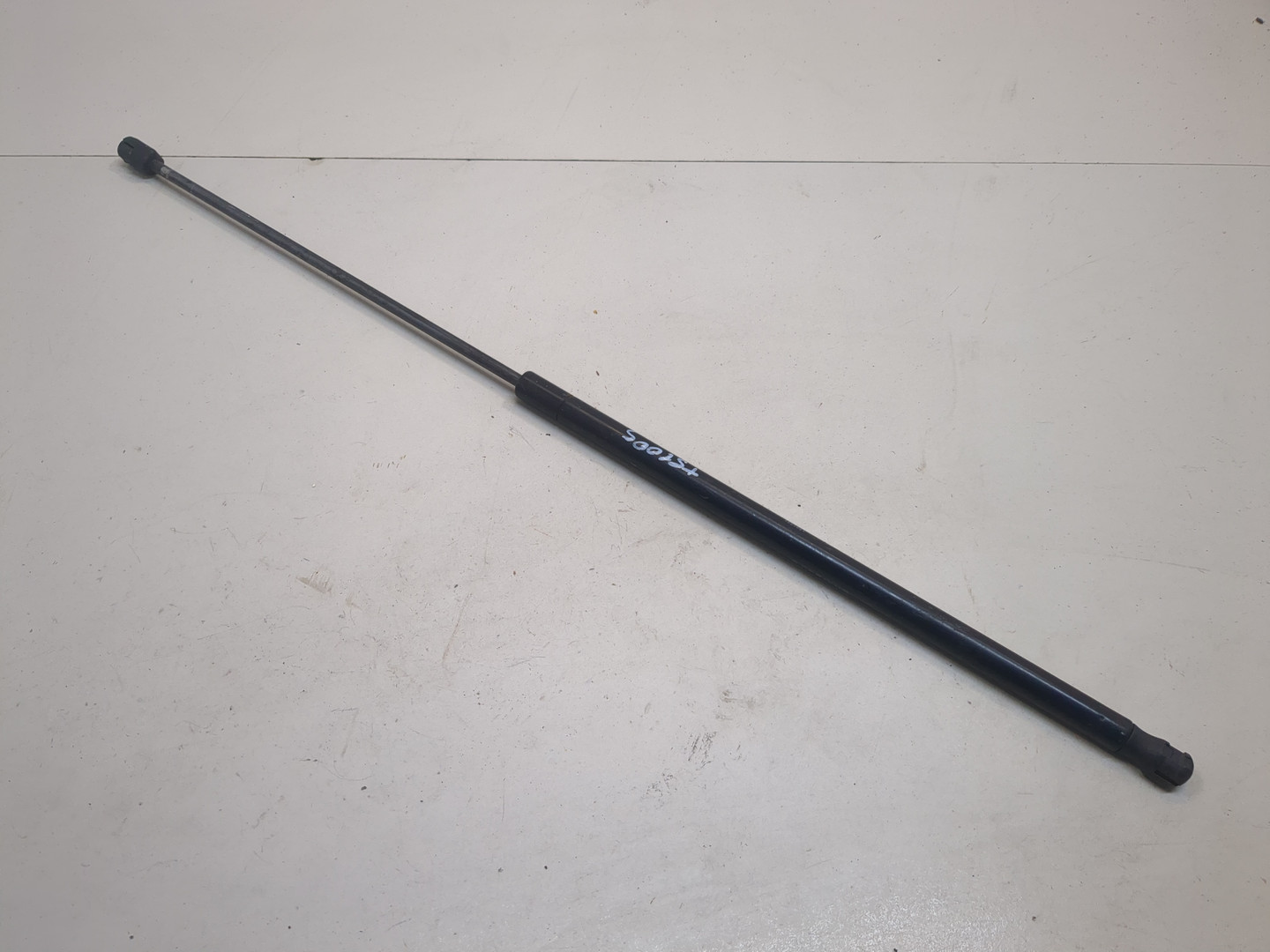 Амортизатор капота