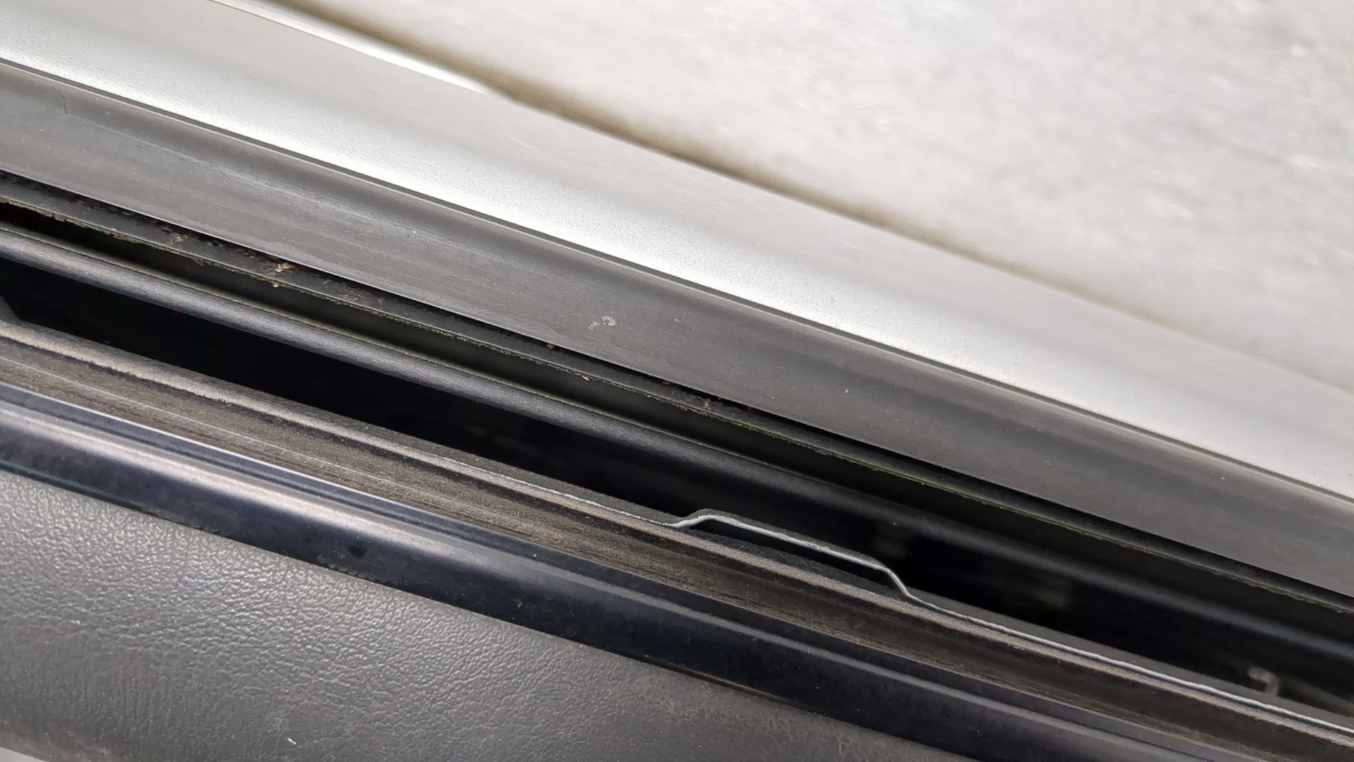 Дверь передняя левая