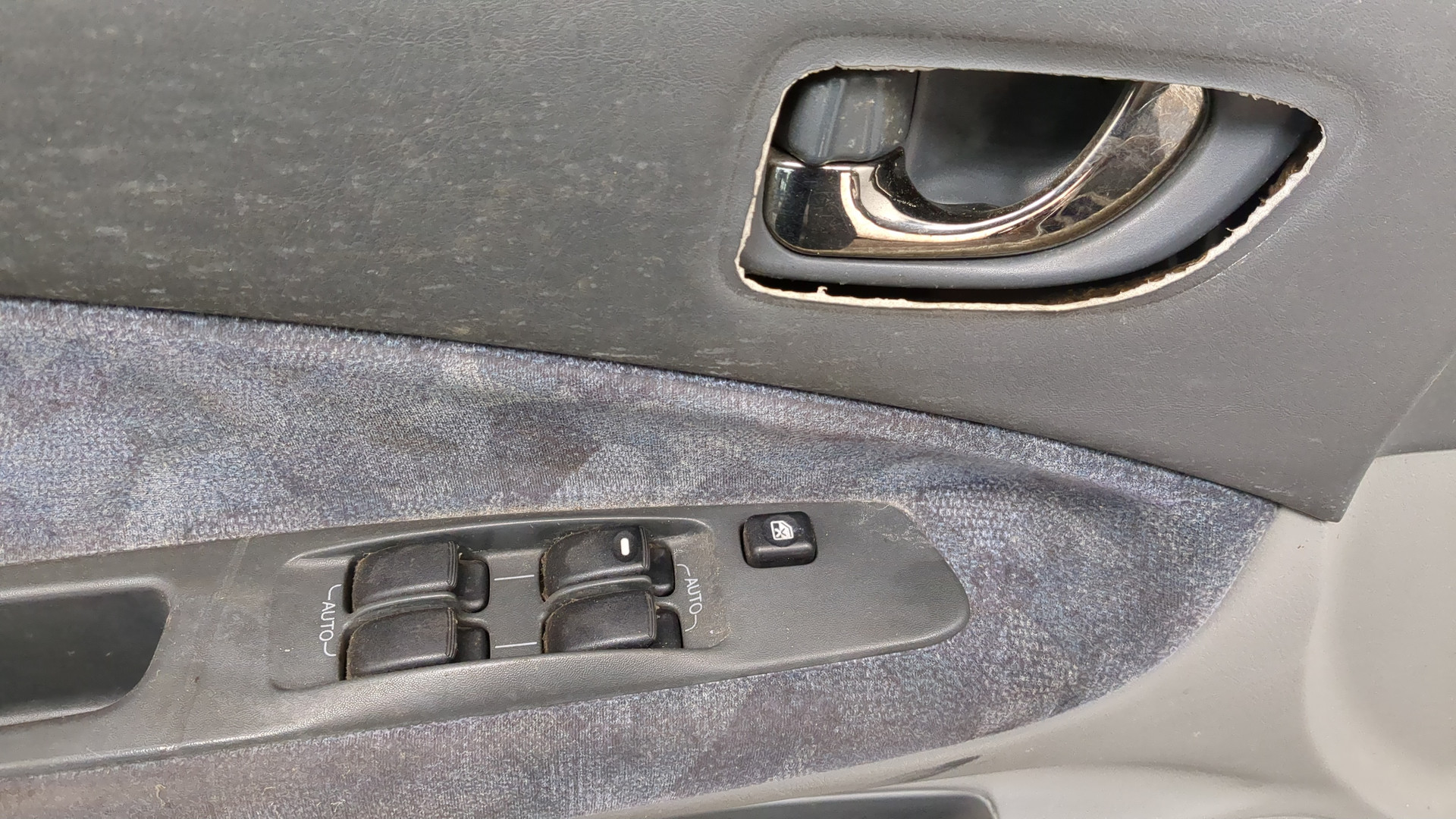 Дверь передняя левая