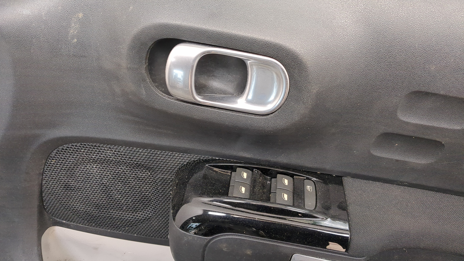 Дверь передняя правая