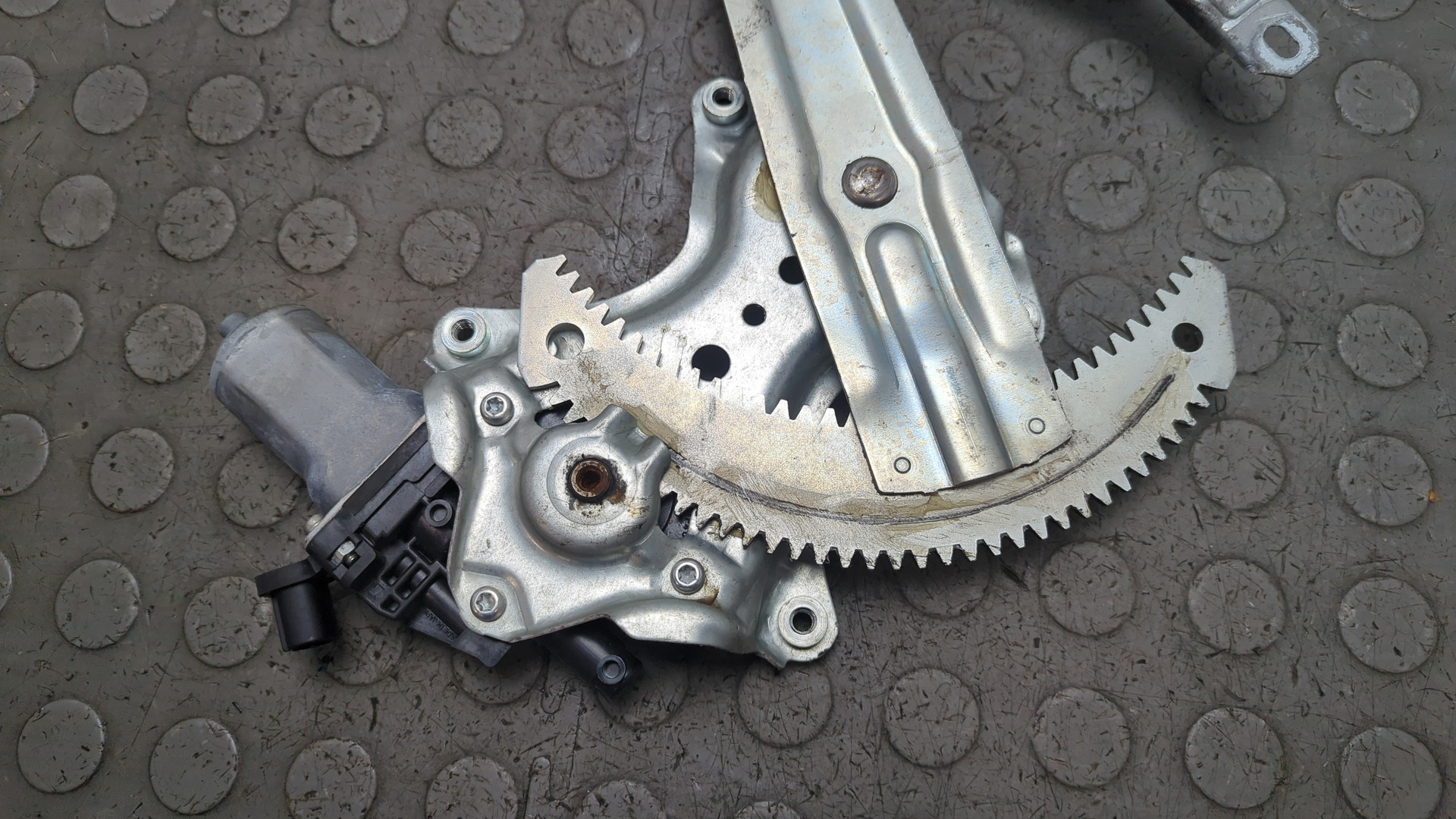 Стеклоподъемник электр. передний левый