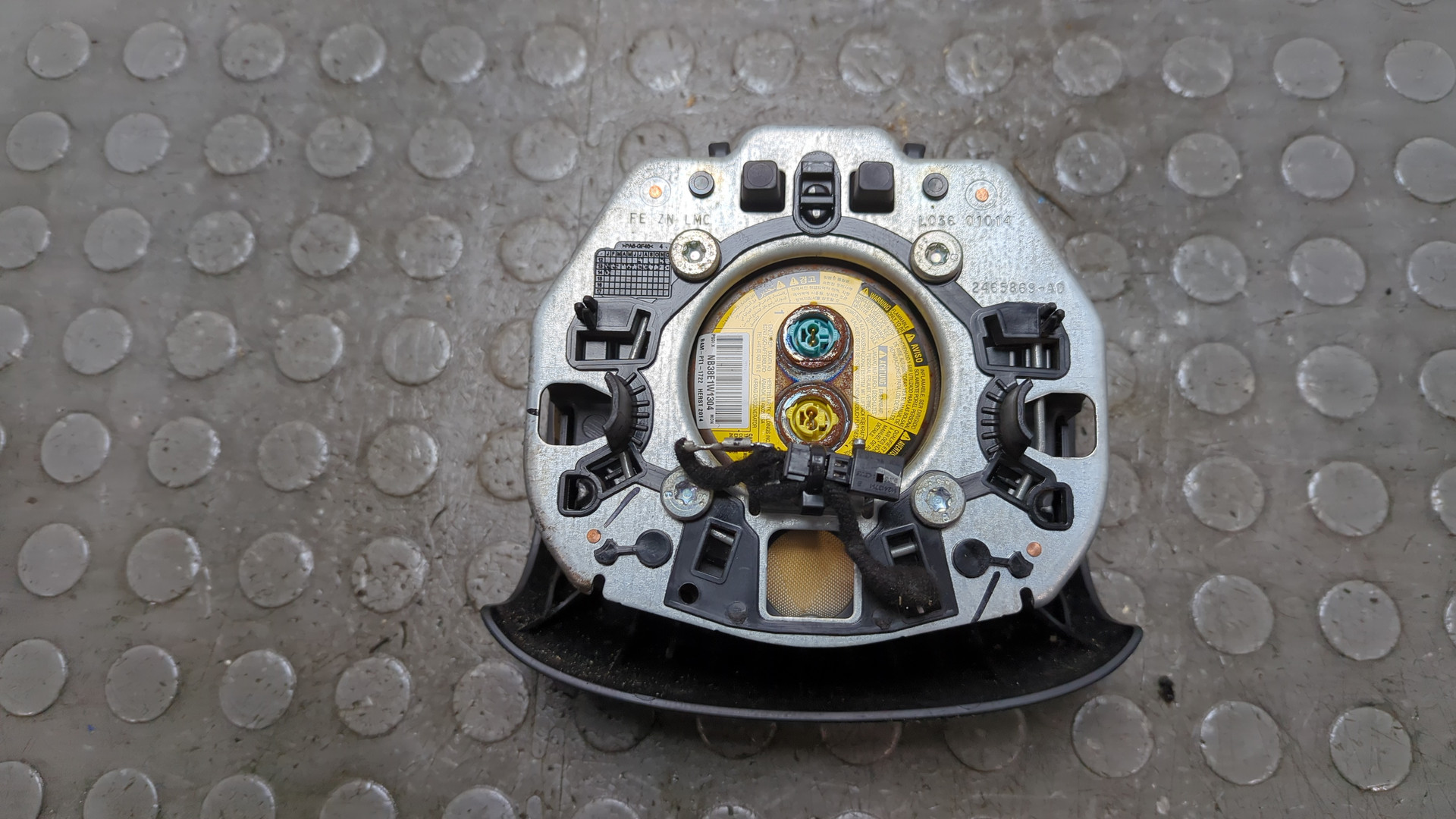 Подушка безопасности в рулевое колесо