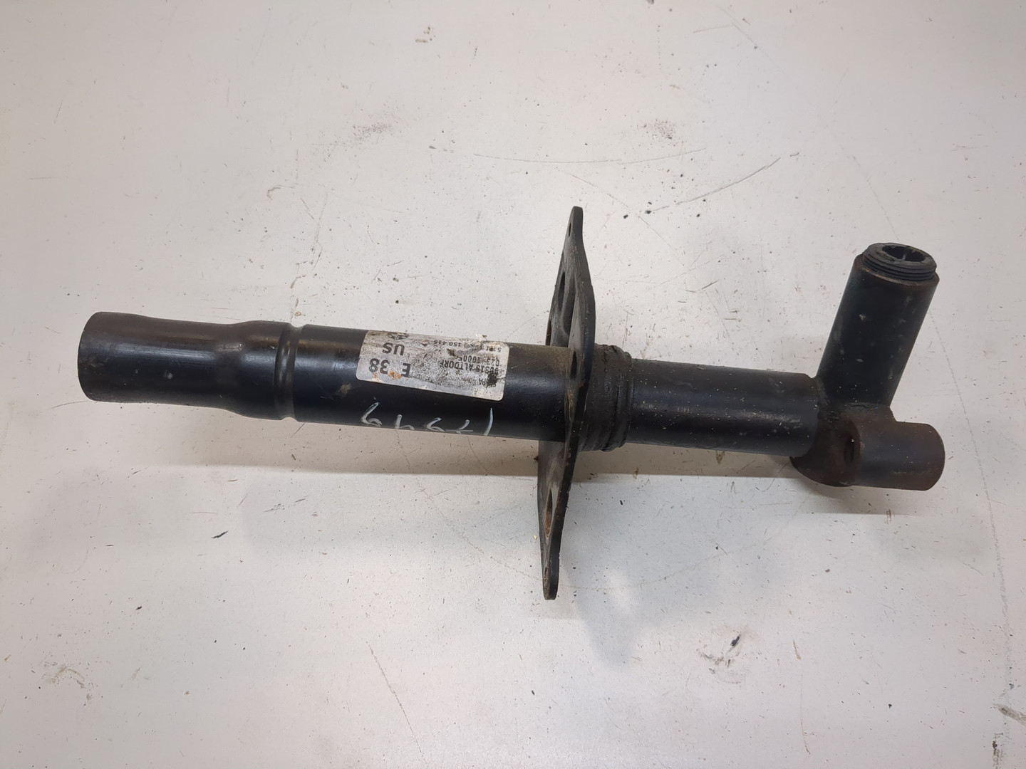 Кронштейн заднего бампера правый