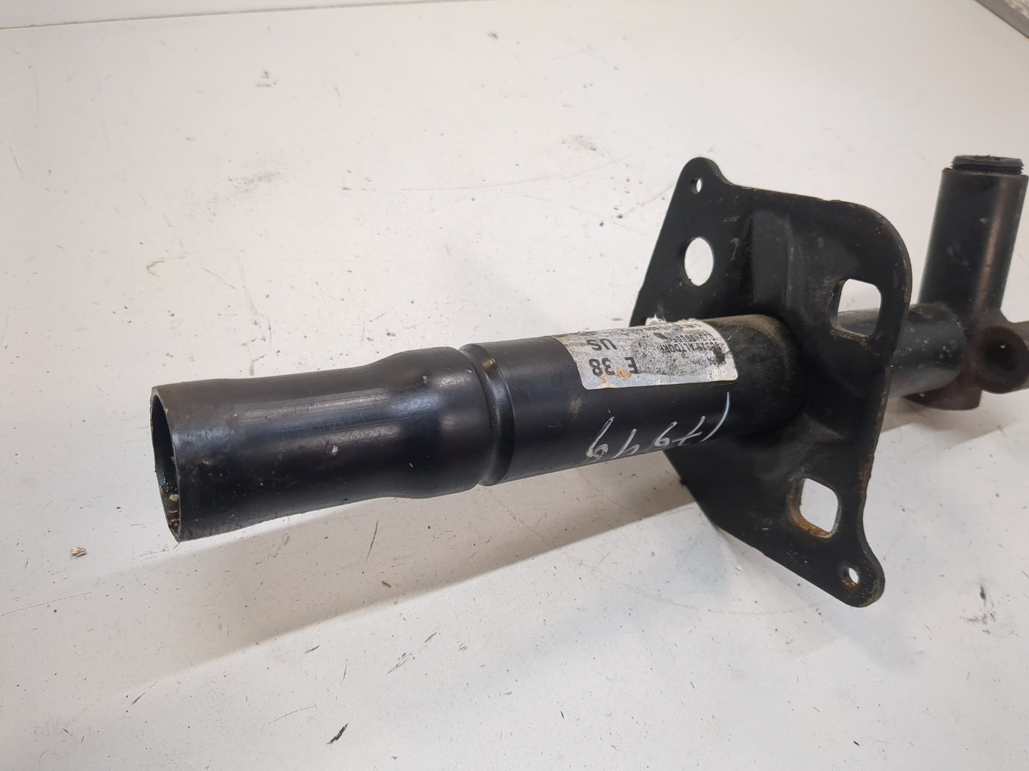 Кронштейн заднего бампера правый