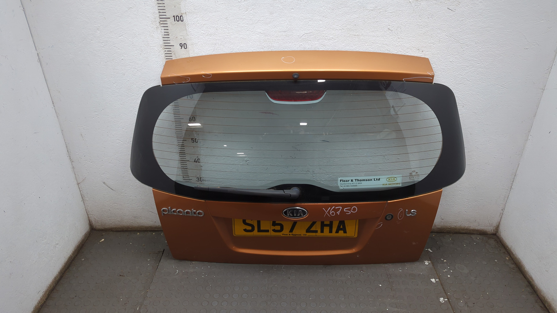 Дверь багажника