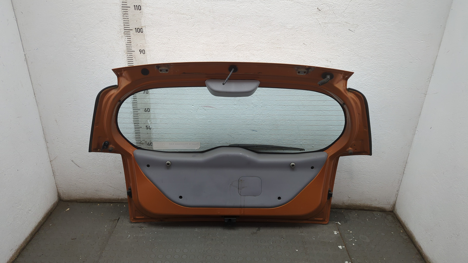 Дверь багажника