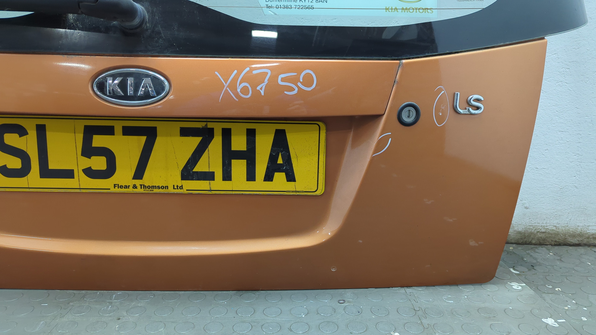 Дверь багажника