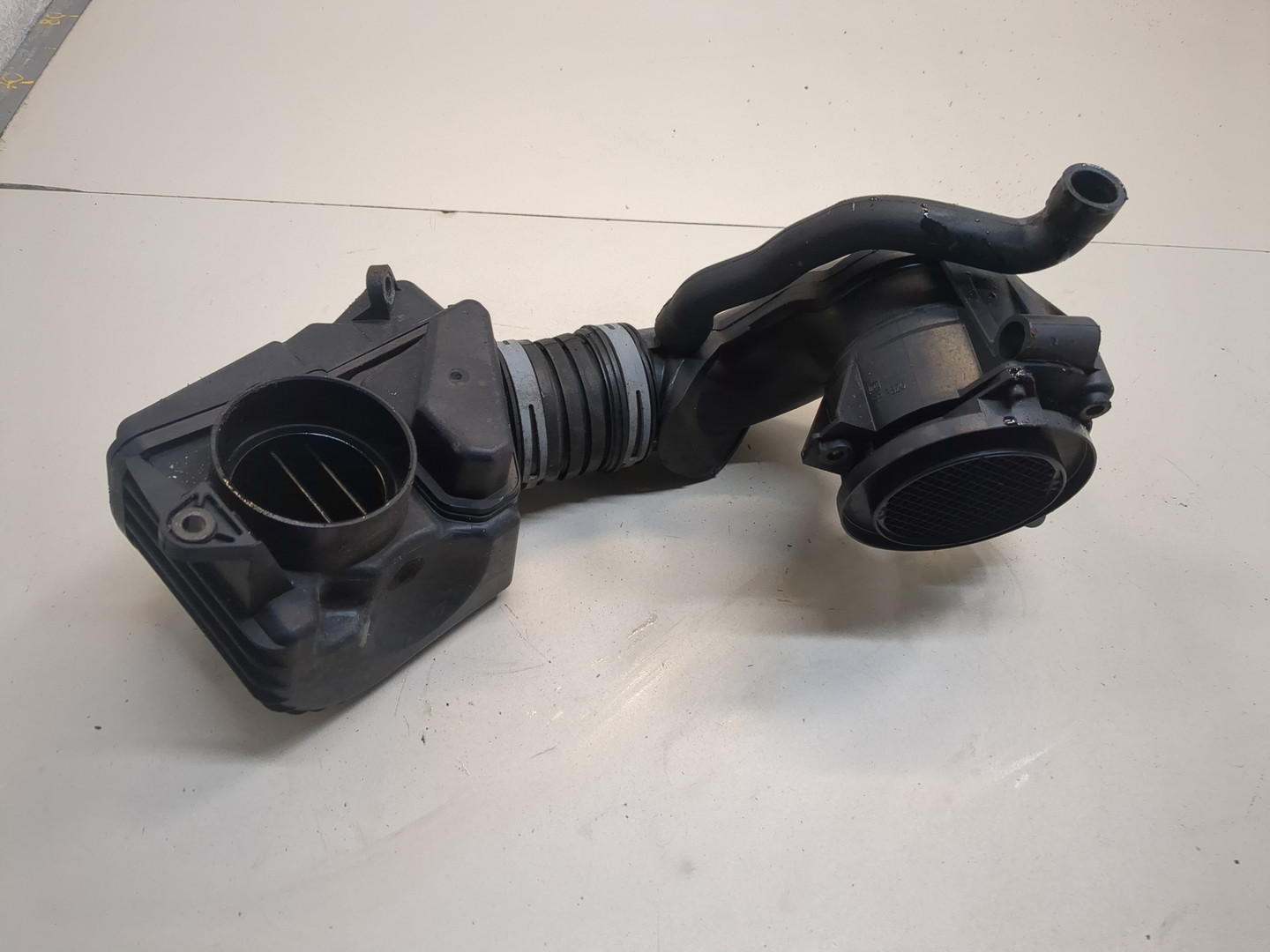 Резонатор воздушного фильтра