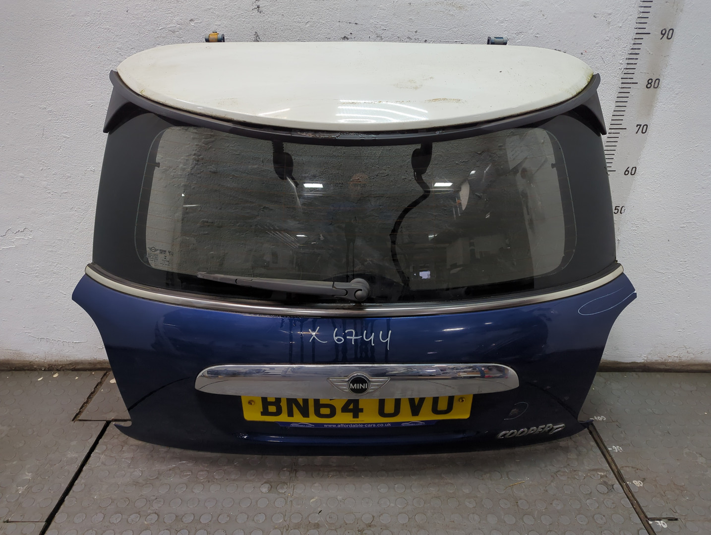 Дверь багажника