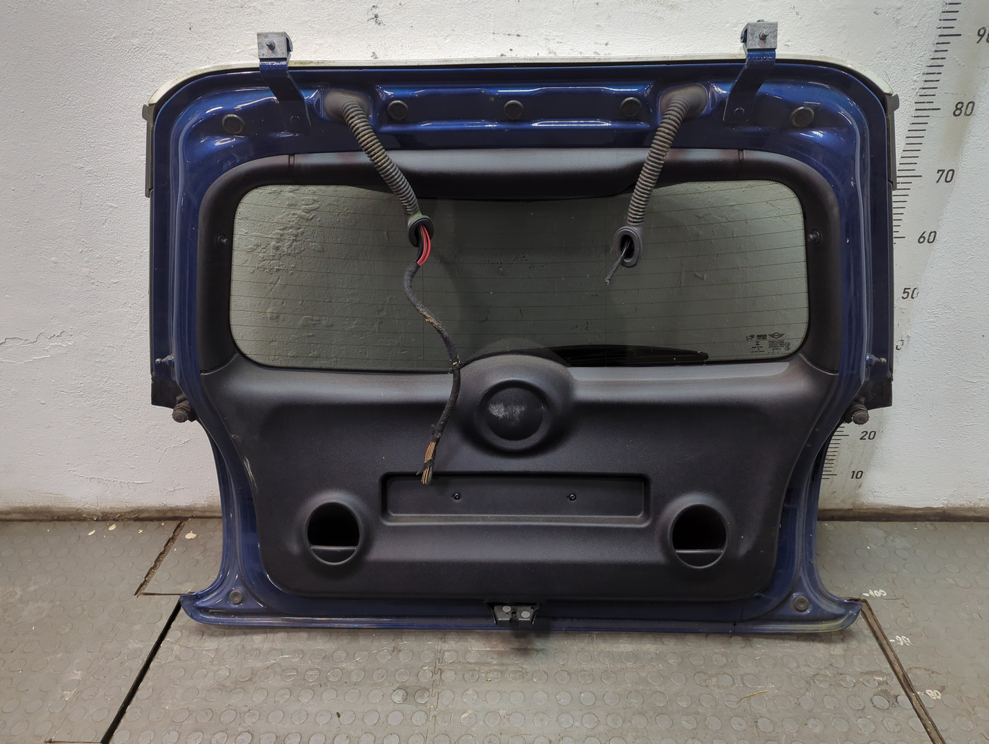 Дверь багажника